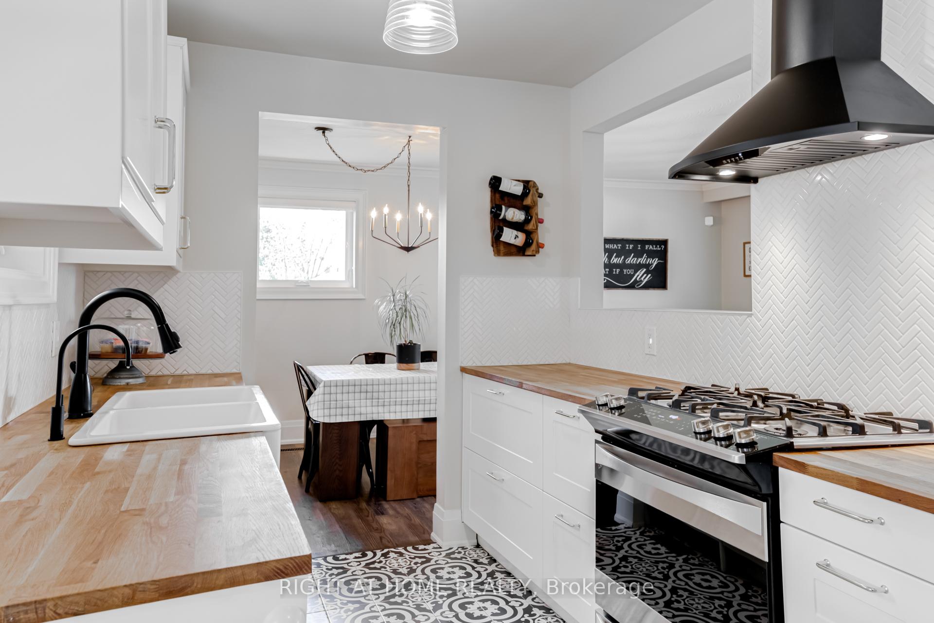 Photo 10 of 43 Sherwood Crescent, Brampton, Northwood Park — HOMEH