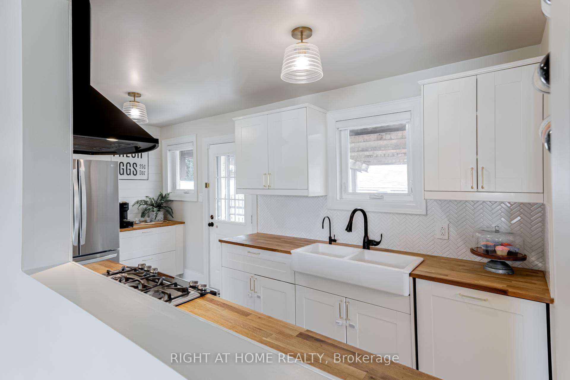 Photo 11 of 43 Sherwood Crescent, Brampton, Northwood Park — HOMEH