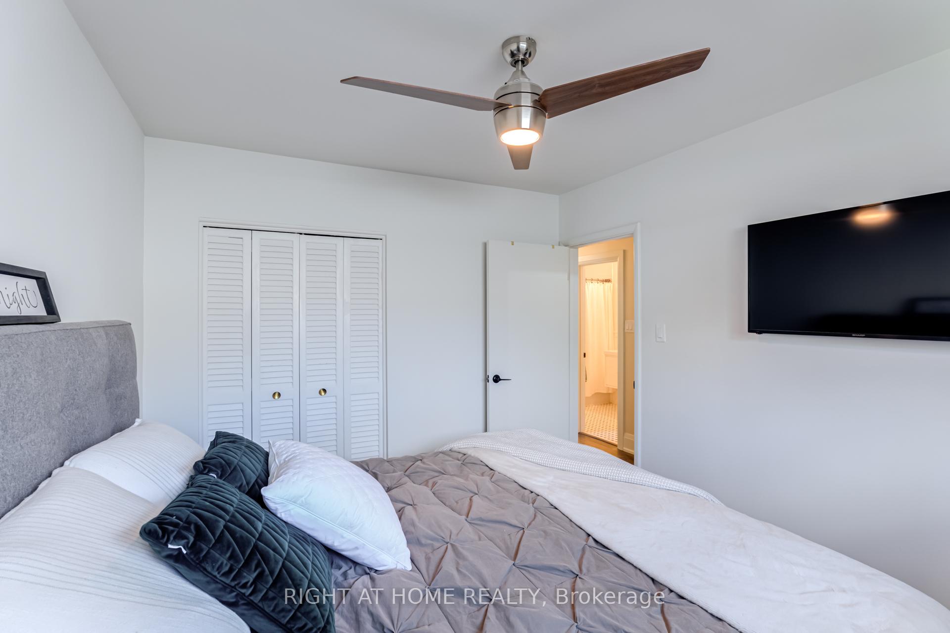 Photo 13 of 43 Sherwood Crescent, Brampton, Northwood Park — HOMEH