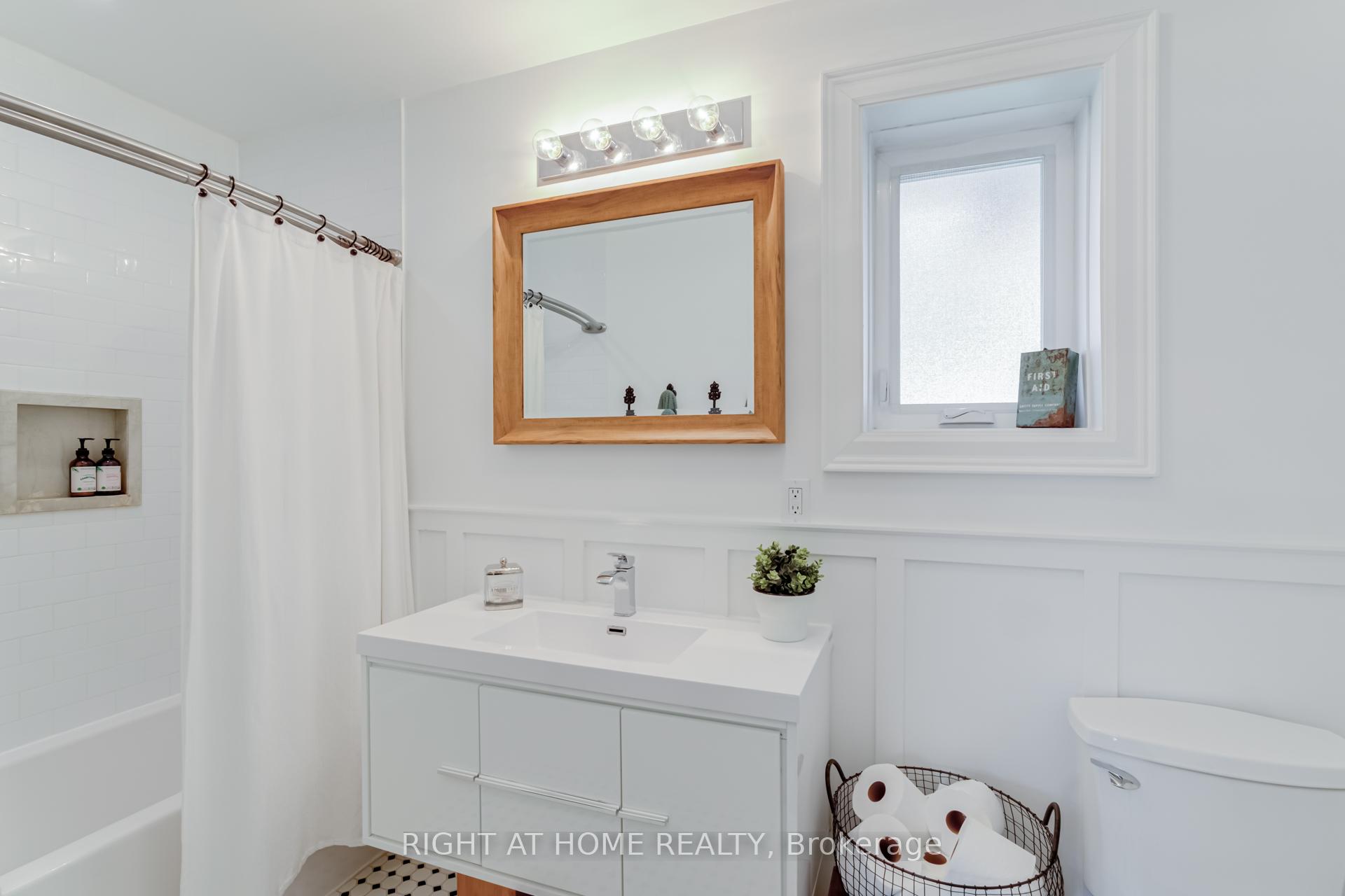 Photo 16 of 43 Sherwood Crescent, Brampton, Northwood Park — HOMEH