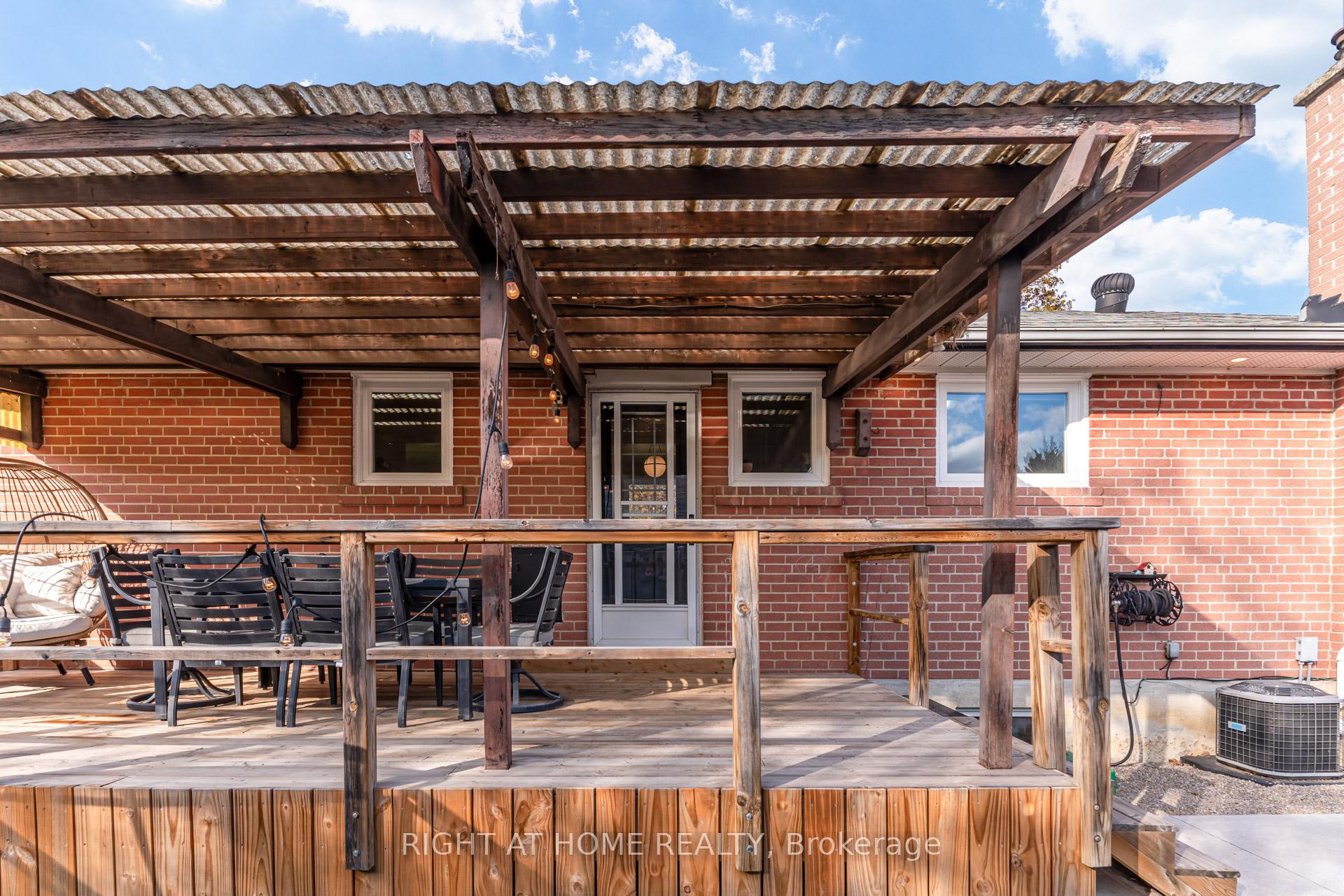 Photo 29 of 43 Sherwood Crescent, Brampton, Northwood Park — HOMEH