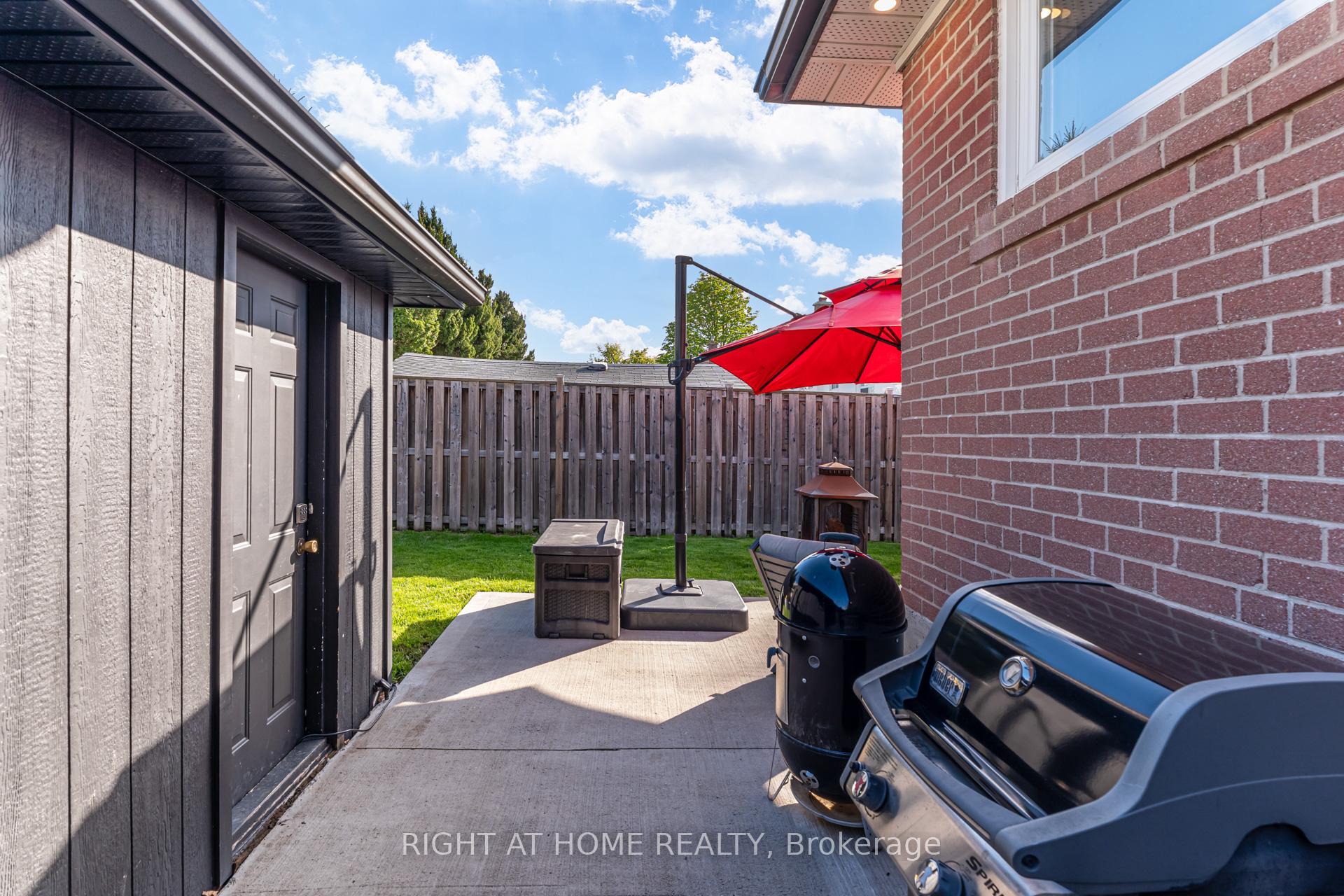 Photo 32 of 43 Sherwood Crescent, Brampton, Northwood Park — HOMEH