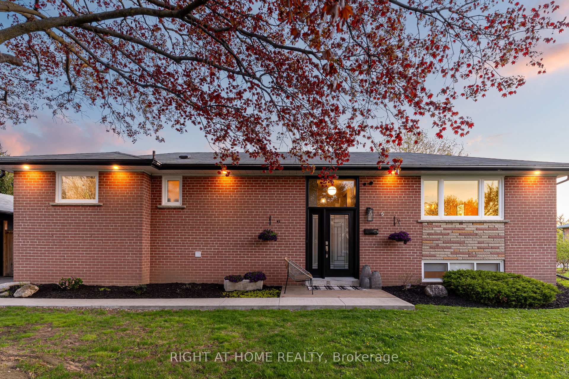 Photo 34 of 43 Sherwood Crescent, Brampton, Northwood Park — HOMEH