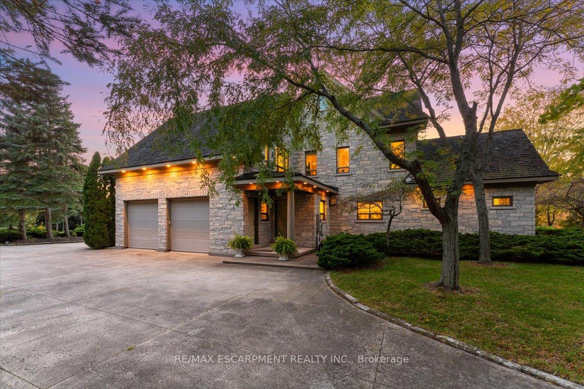 Photo 4 of 90 Ridge Road W, Grimsby, Grimsby Escarpment — HOMEH