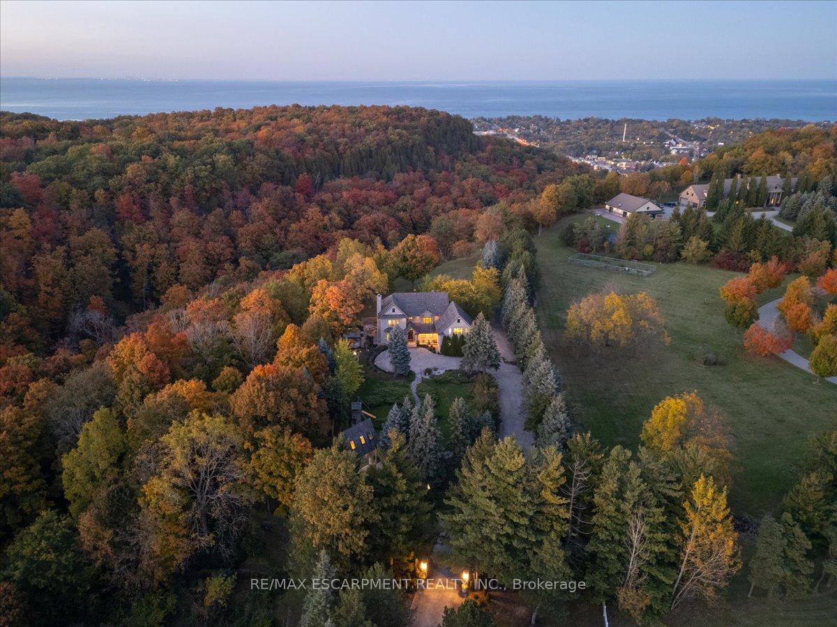Photo 5 of 90 Ridge Road W, Grimsby, Grimsby Escarpment — HOMEH