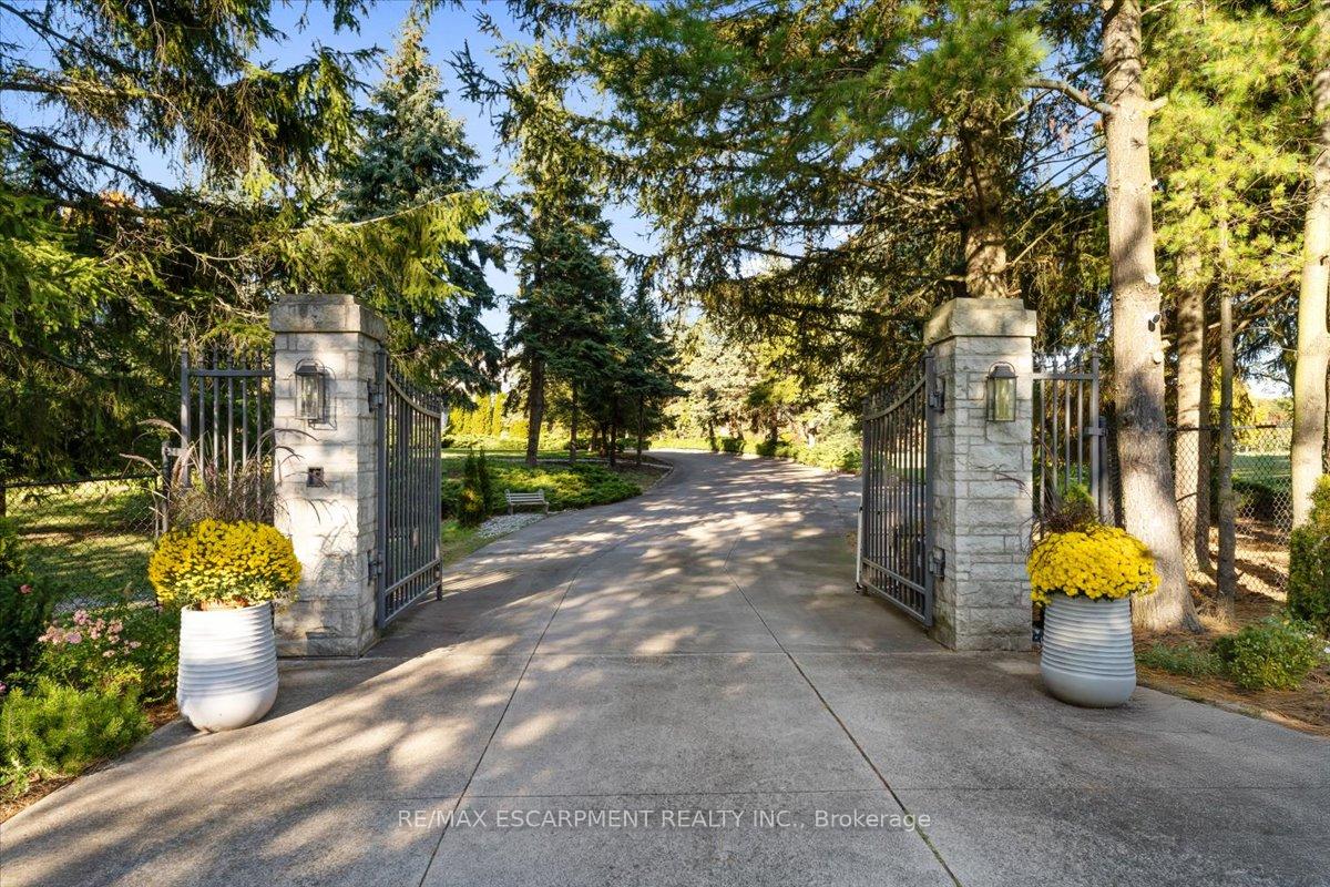 Photo 6 of 90 Ridge Road W, Grimsby, Grimsby Escarpment — HOMEH