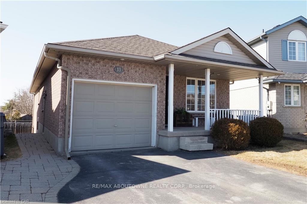 Front of Unit Main, 33 Boulder Crescent