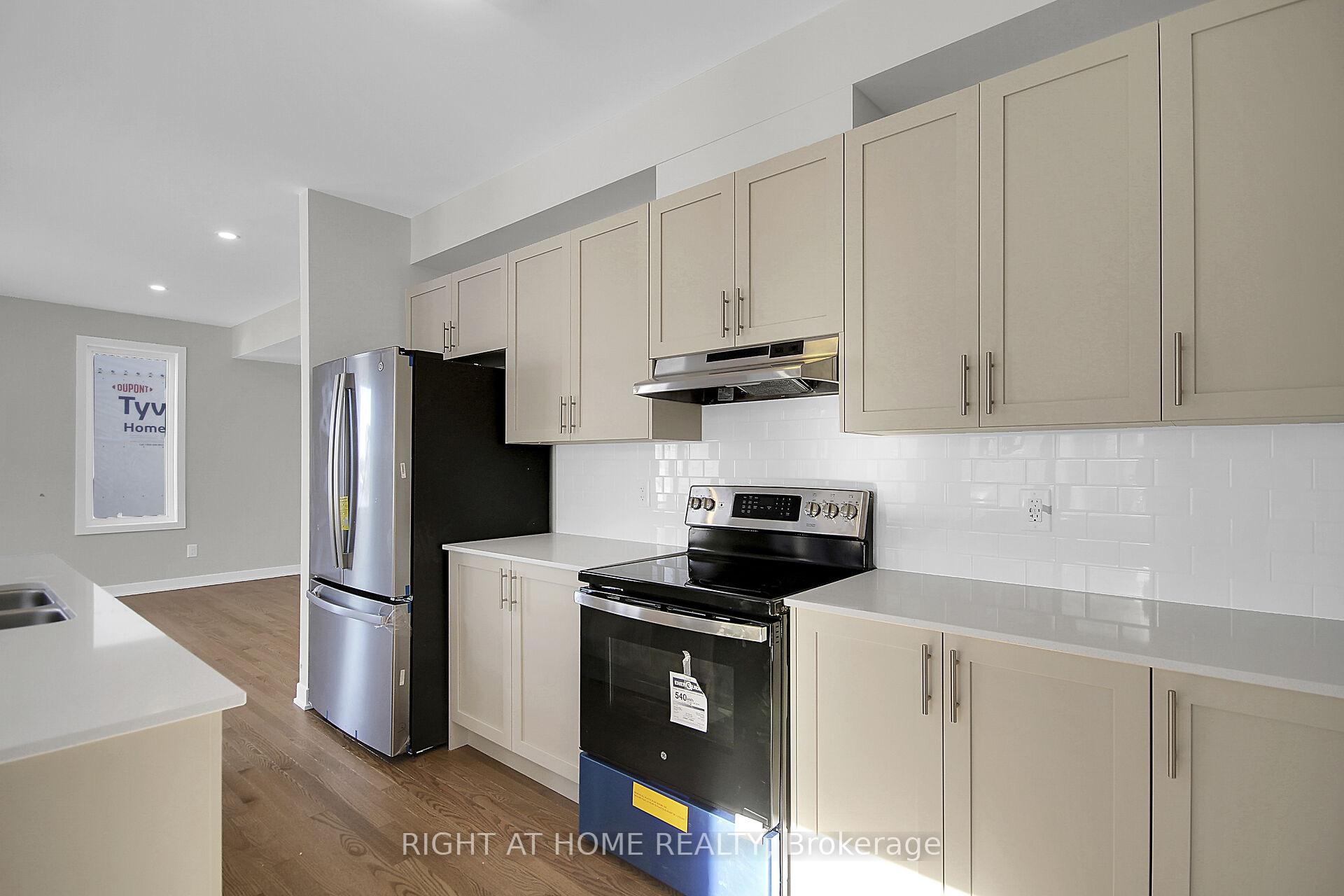 Photo 10 of 169 Conservancy Drive, Ottawa, Barrhaven - Heritage Park — HOMEH
