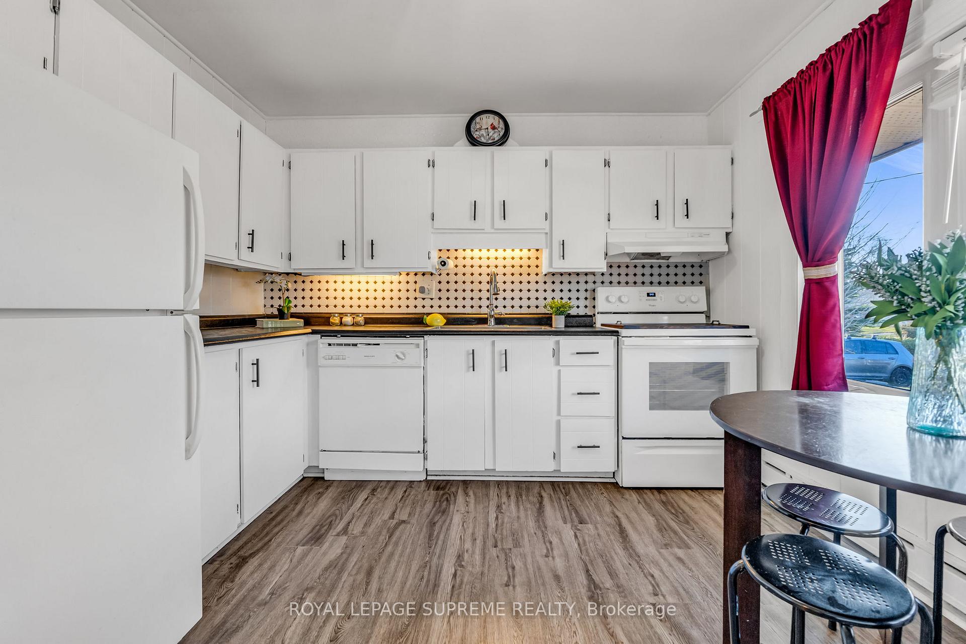 Photo 6 of 3 Frederick Avenue, Clarington, Bowmanville — HOMEH