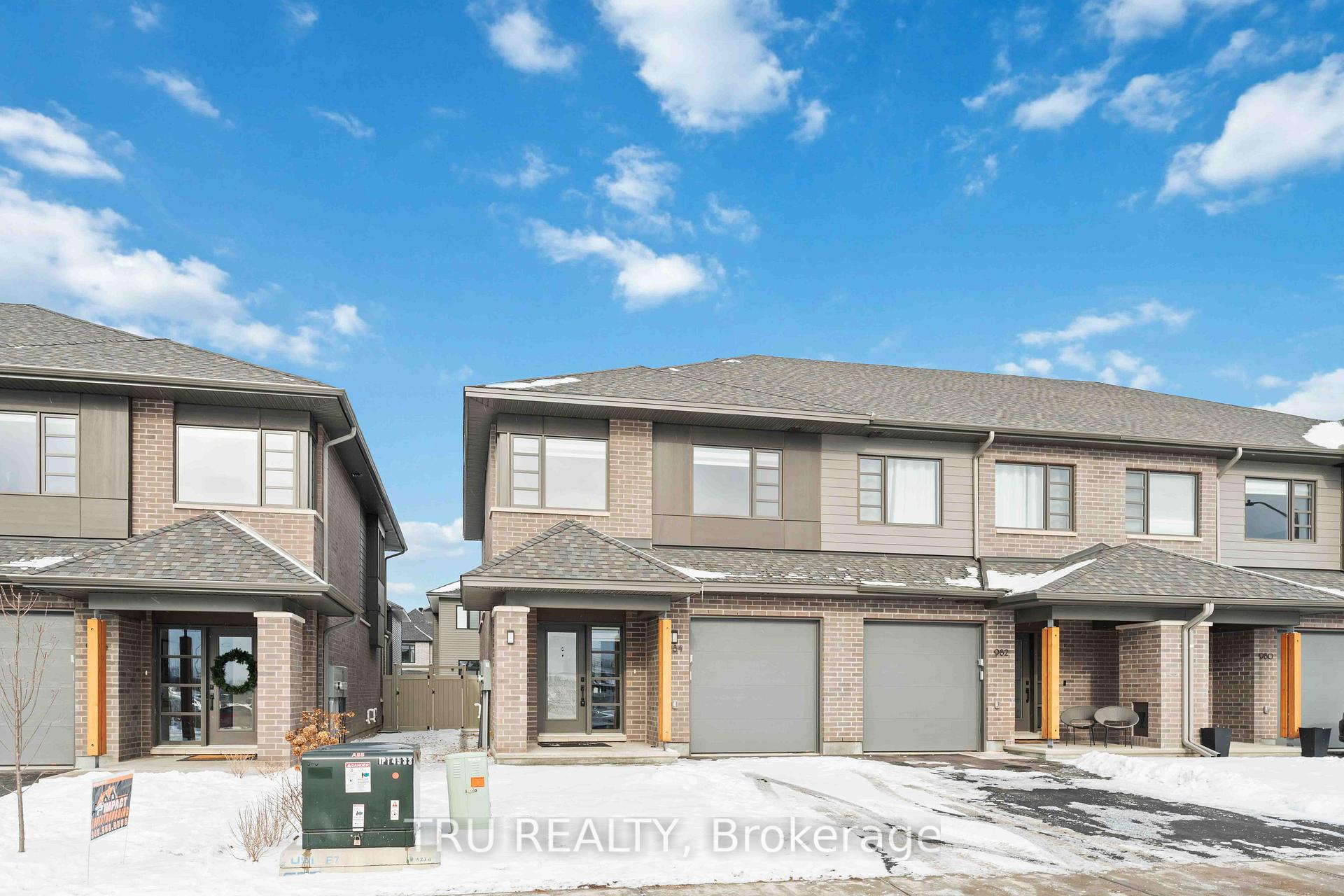 Photo 2 of 984 Acoustic Way, Ottawa, Riverside South/Gloucester Glen — HOMEH