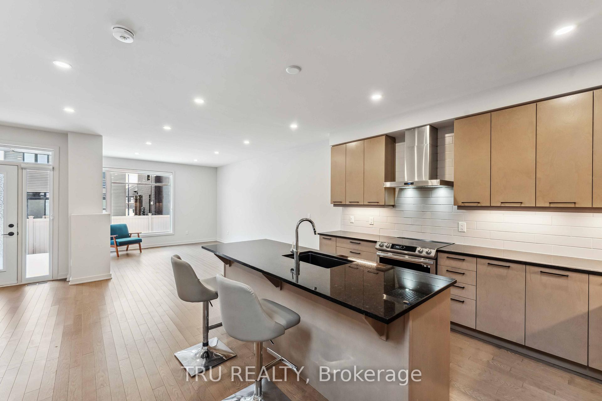 Photo 5 of 984 Acoustic Way, Ottawa, Riverside South/Gloucester Glen — HOMEH