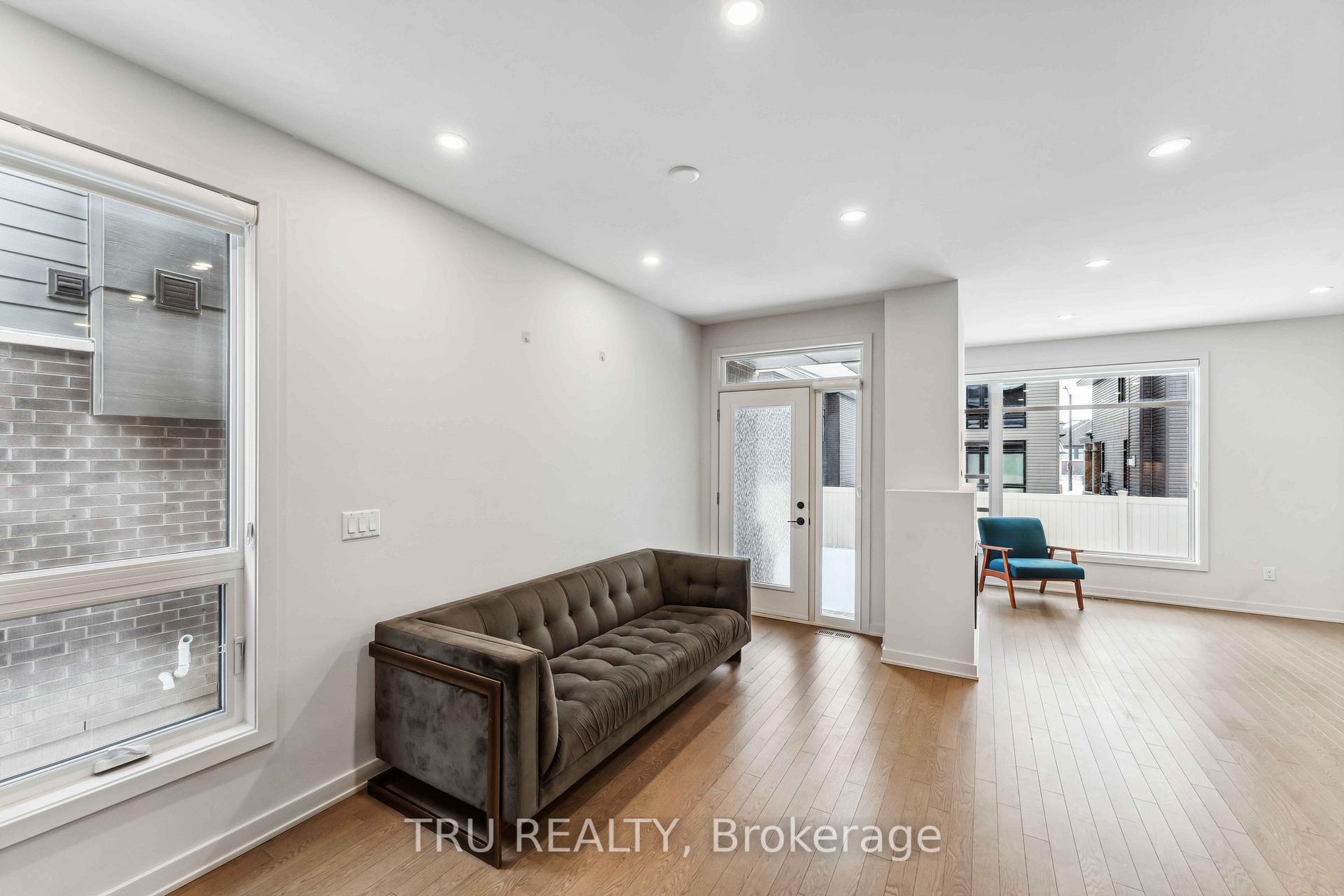 Photo 6 of 984 Acoustic Way, Ottawa, Riverside South/Gloucester Glen — HOMEH