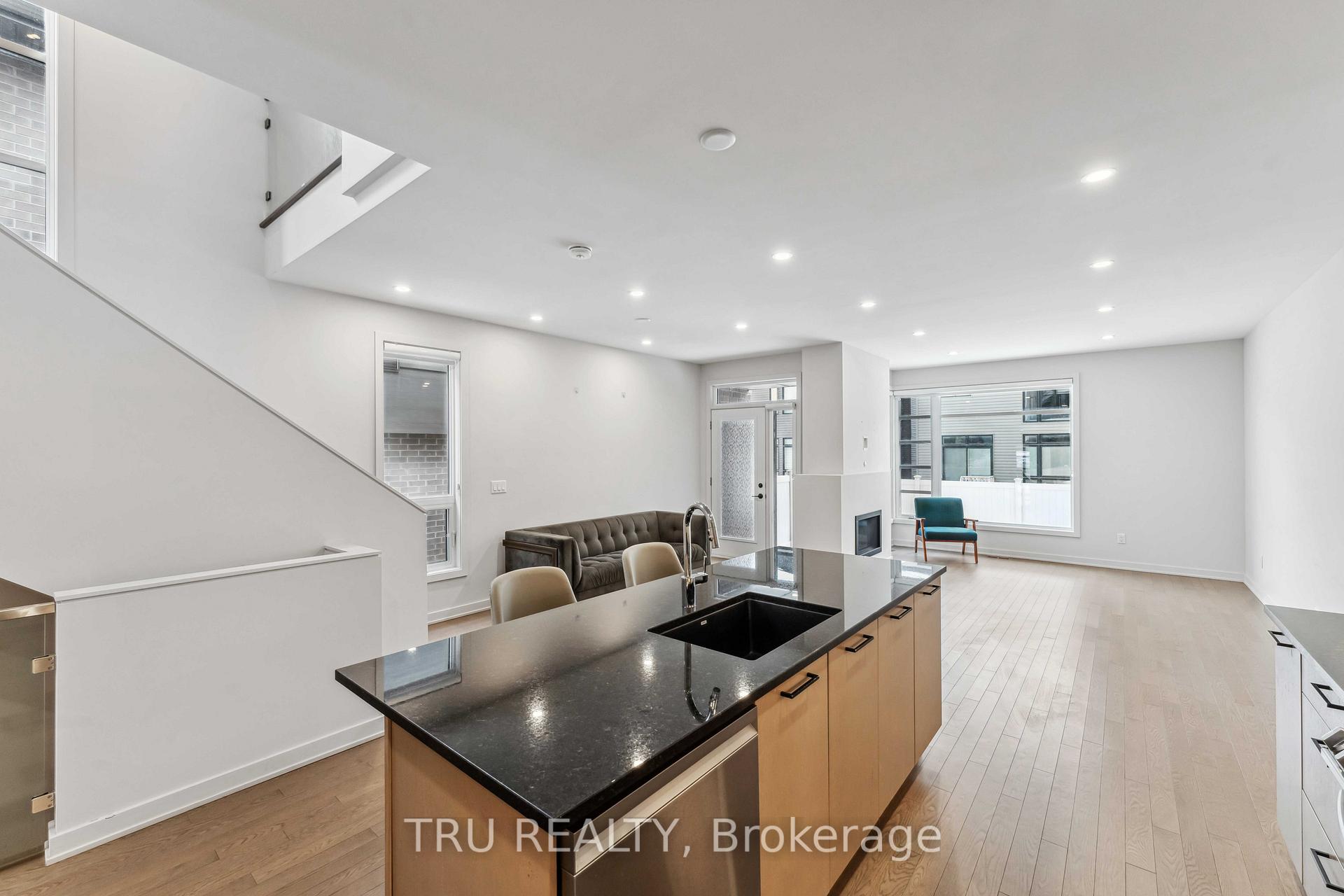 Photo 8 of 984 Acoustic Way, Ottawa, Riverside South/Gloucester Glen — HOMEH