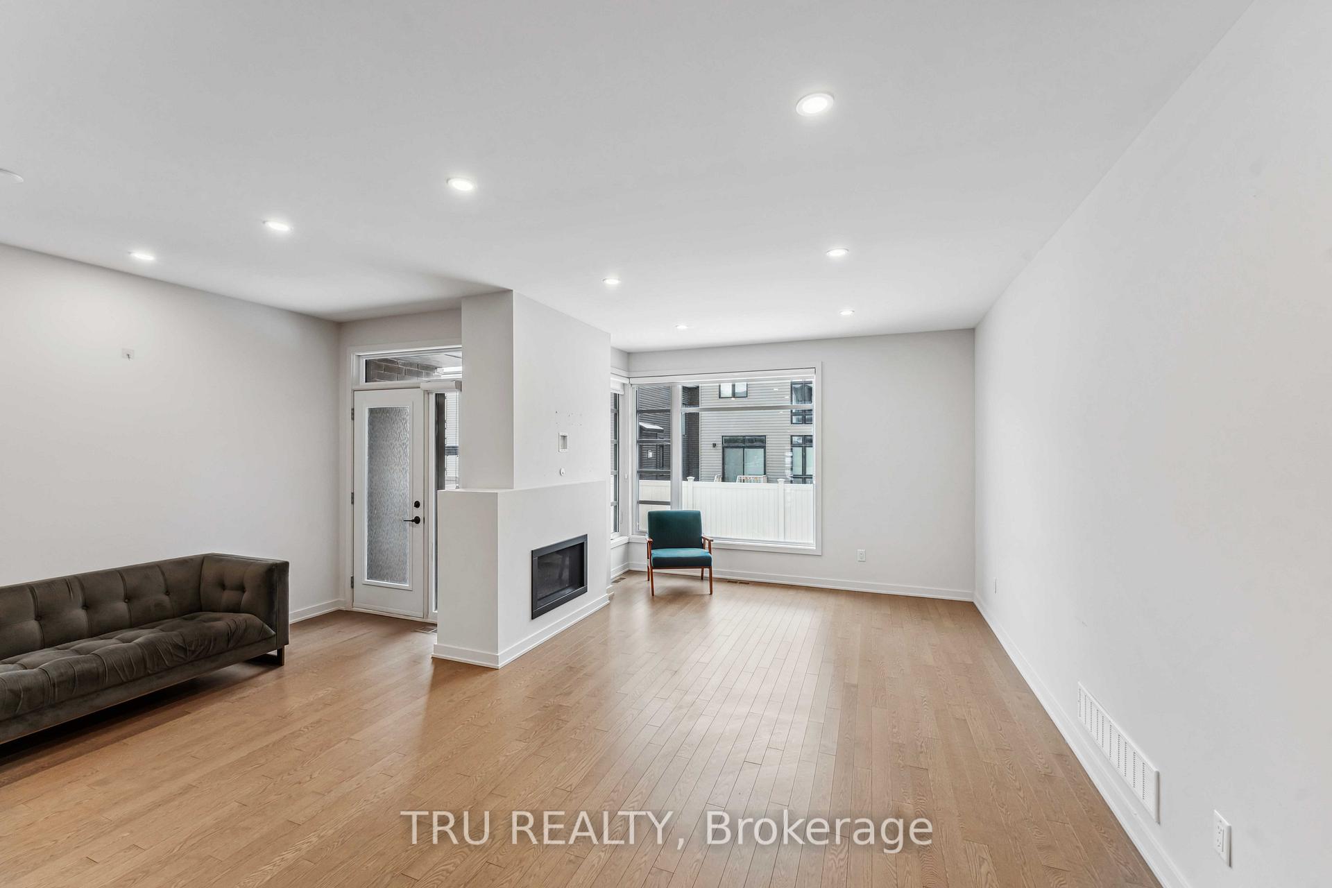 Photo 9 of 984 Acoustic Way, Ottawa, Riverside South/Gloucester Glen — HOMEH