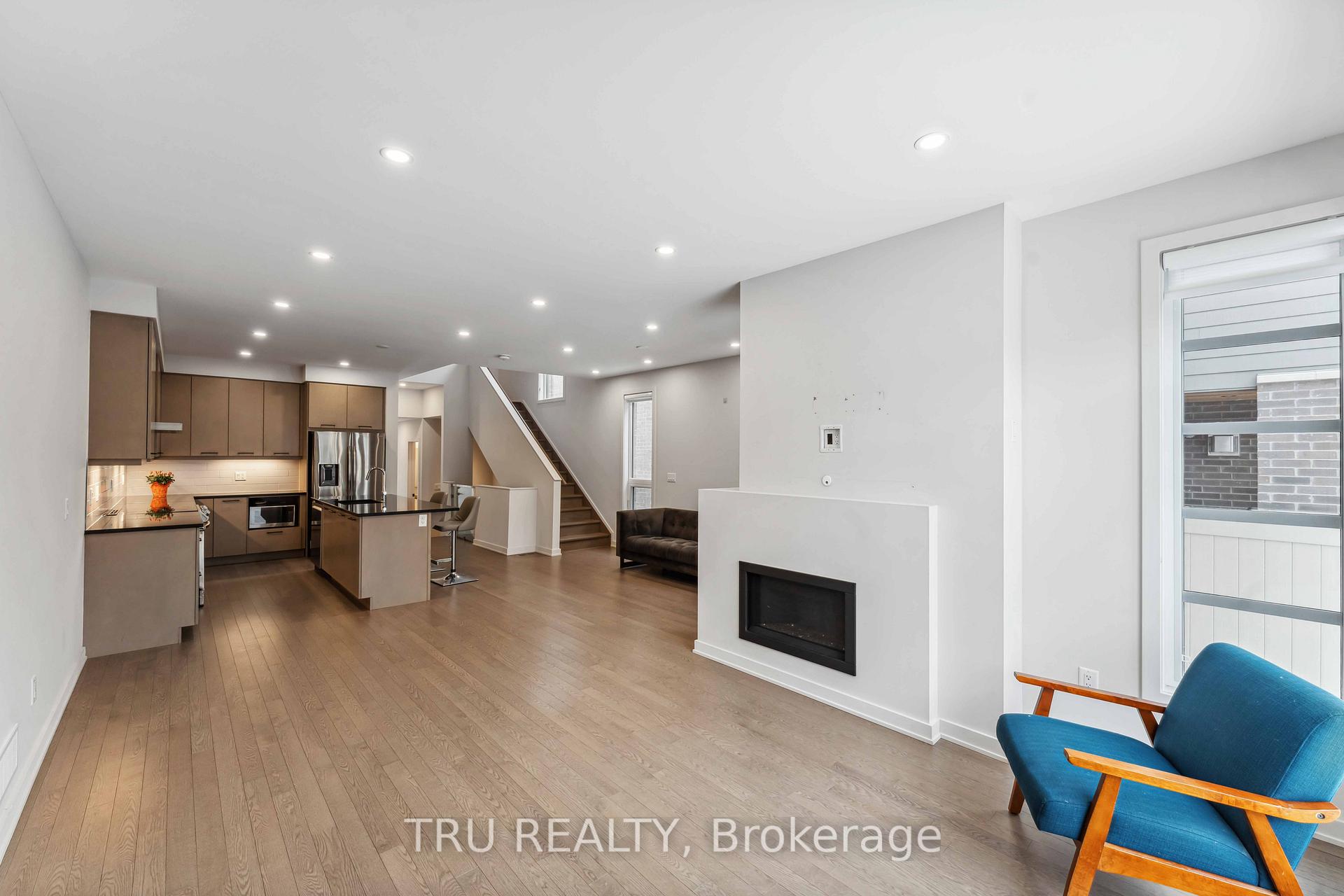 Photo 13 of 984 Acoustic Way, Ottawa, Riverside South/Gloucester Glen — HOMEH