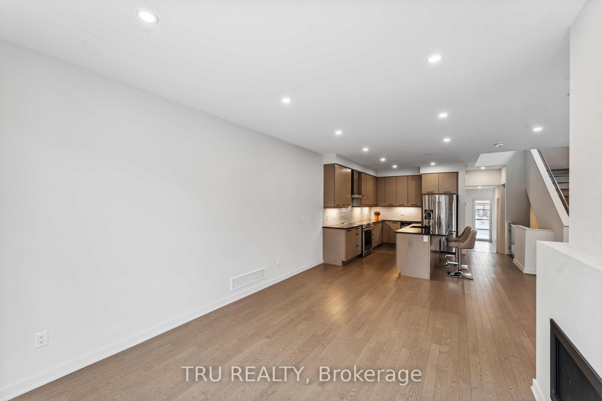 Photo 14 of 984 Acoustic Way, Ottawa, Riverside South/Gloucester Glen — HOMEH