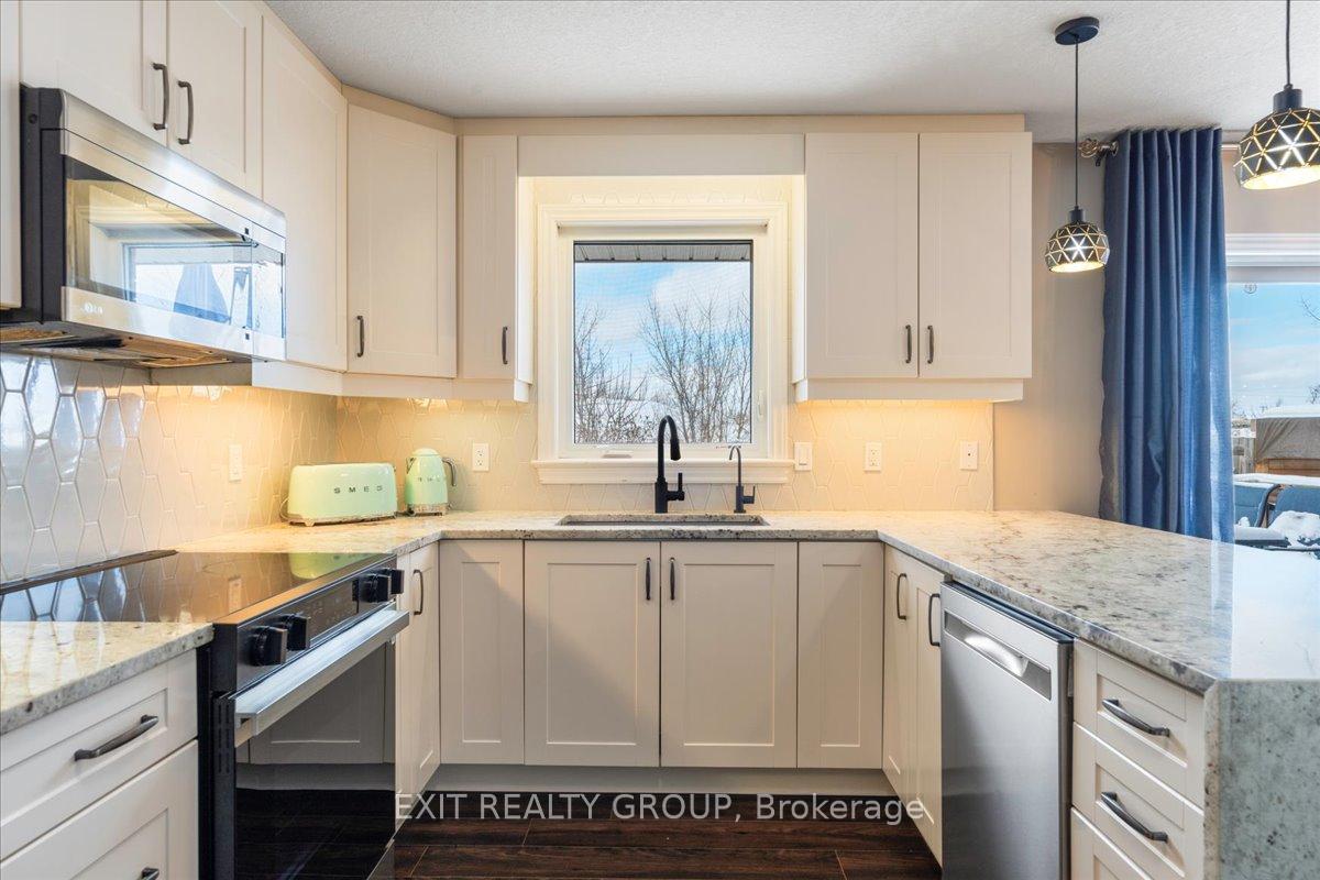 Photo 12 of 40 Kawartha Court, Belleville, Belleville Ward — HOMEH