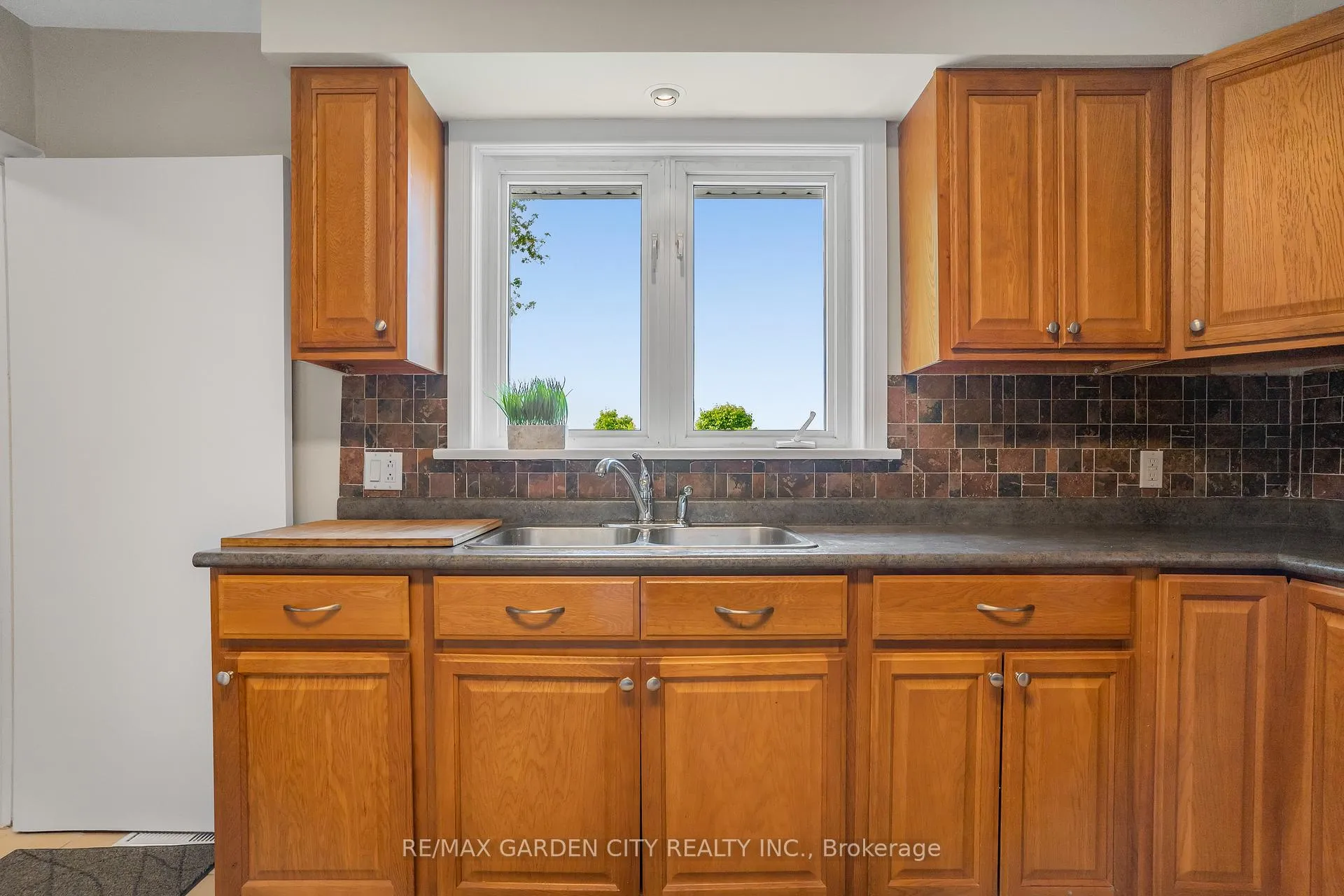 Photo 39 of 174 Mud Street W, Grimsby, Grimsby Escarpment — HOMEH