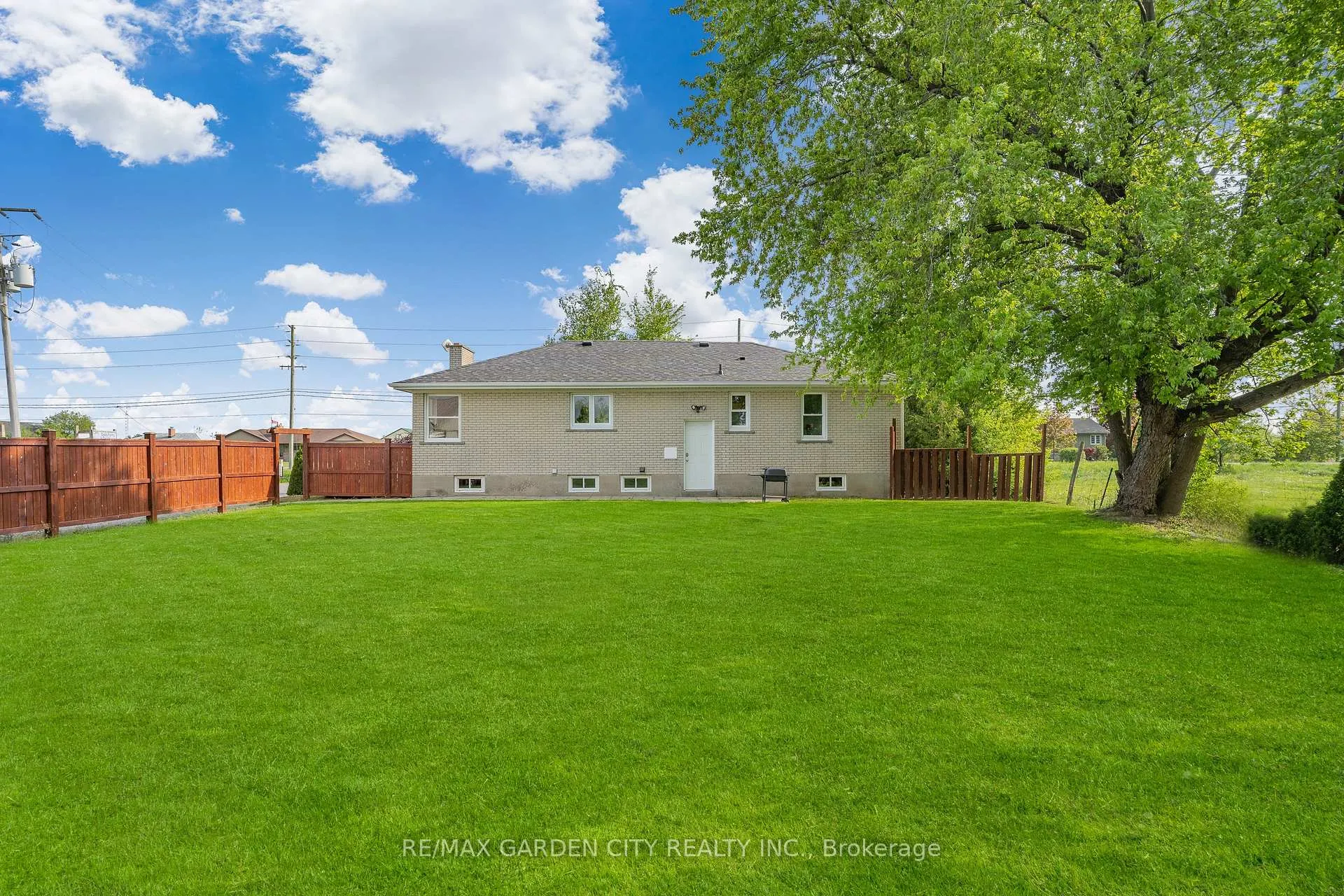Photo 60 of 174 Mud Street W, Grimsby, Grimsby Escarpment — HOMEH