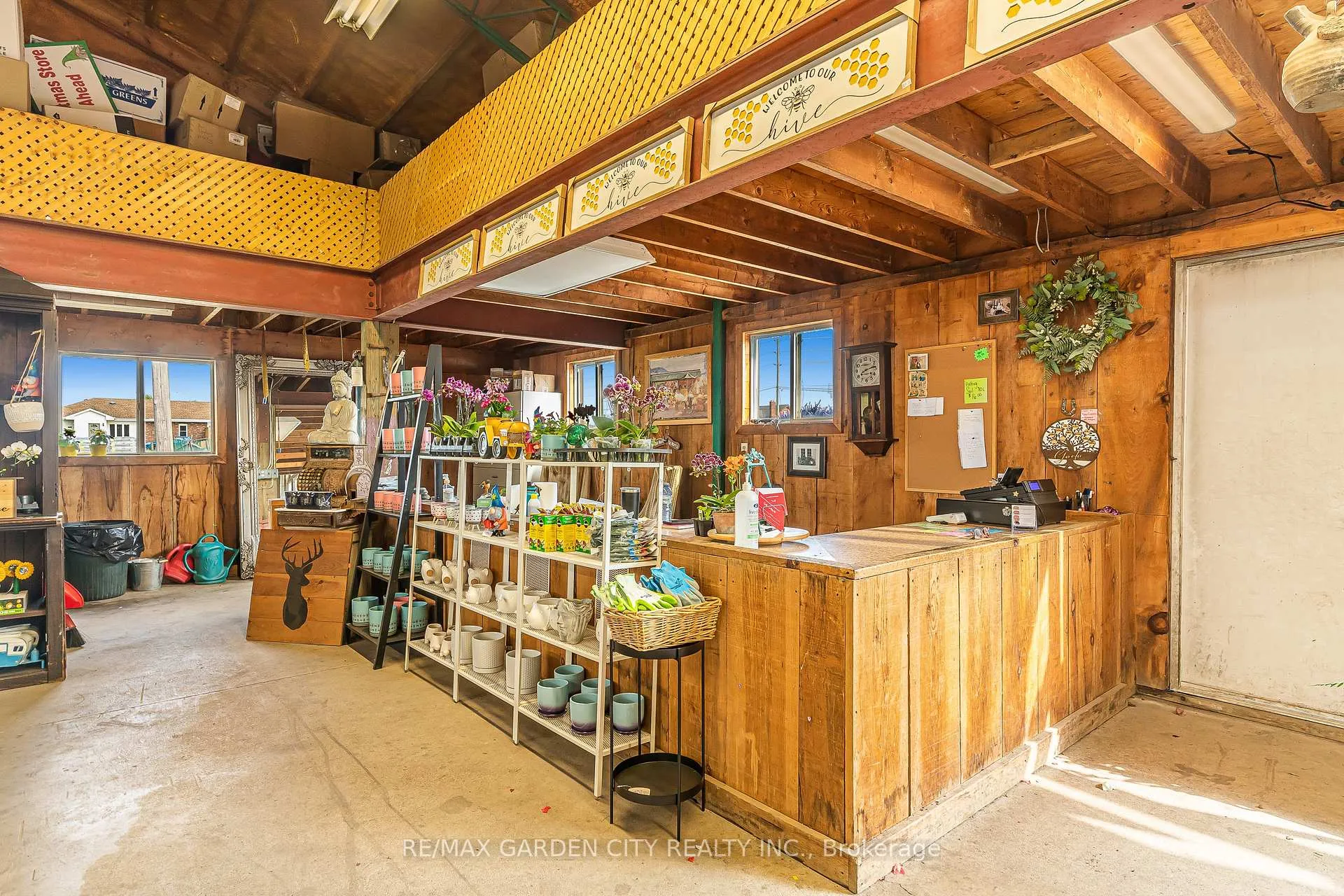 Photo 73 of 174 Mud Street W, Grimsby, Grimsby Escarpment — HOMEH
