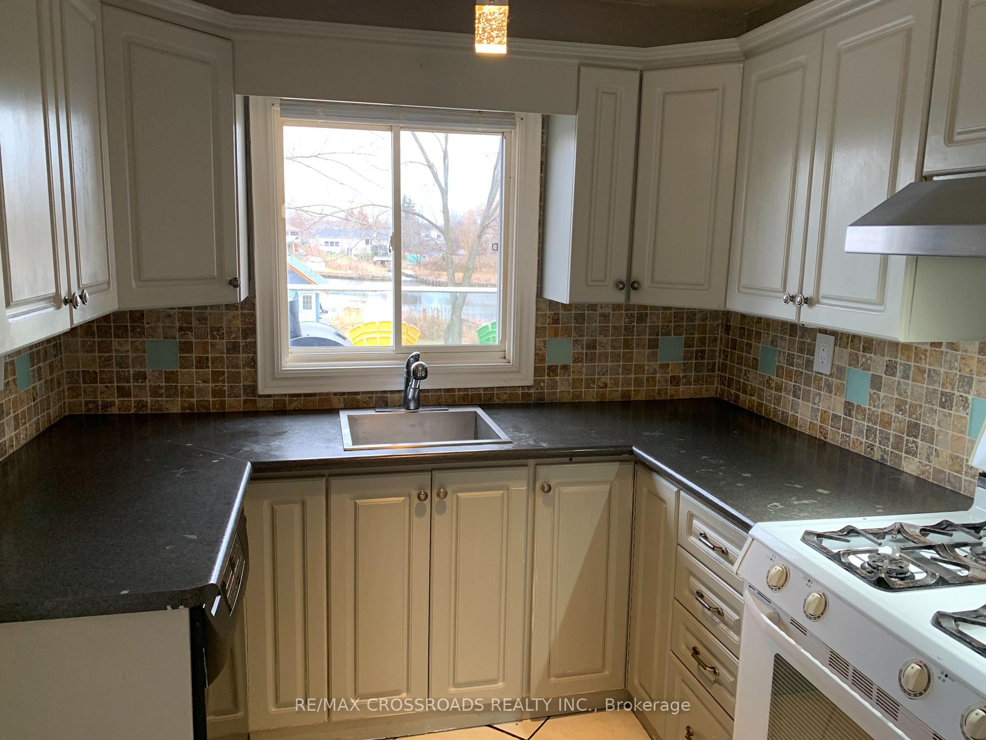 Photo 8 of 101 Riveredge Drive, Georgina, Keswick South — HOMEH