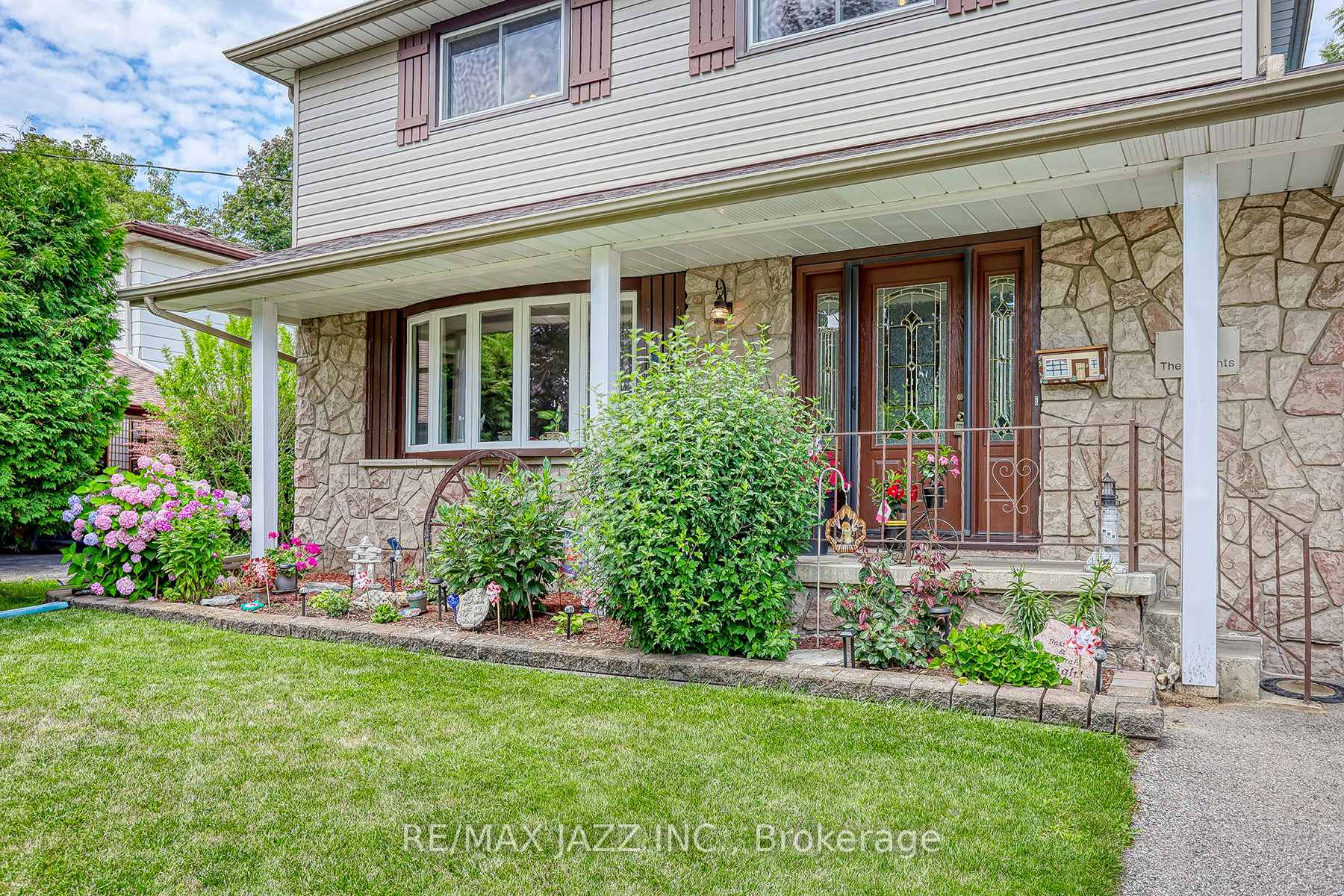 Photo 10 of 3 Strike Avenue, Clarington, Bowmanville — HOMEH