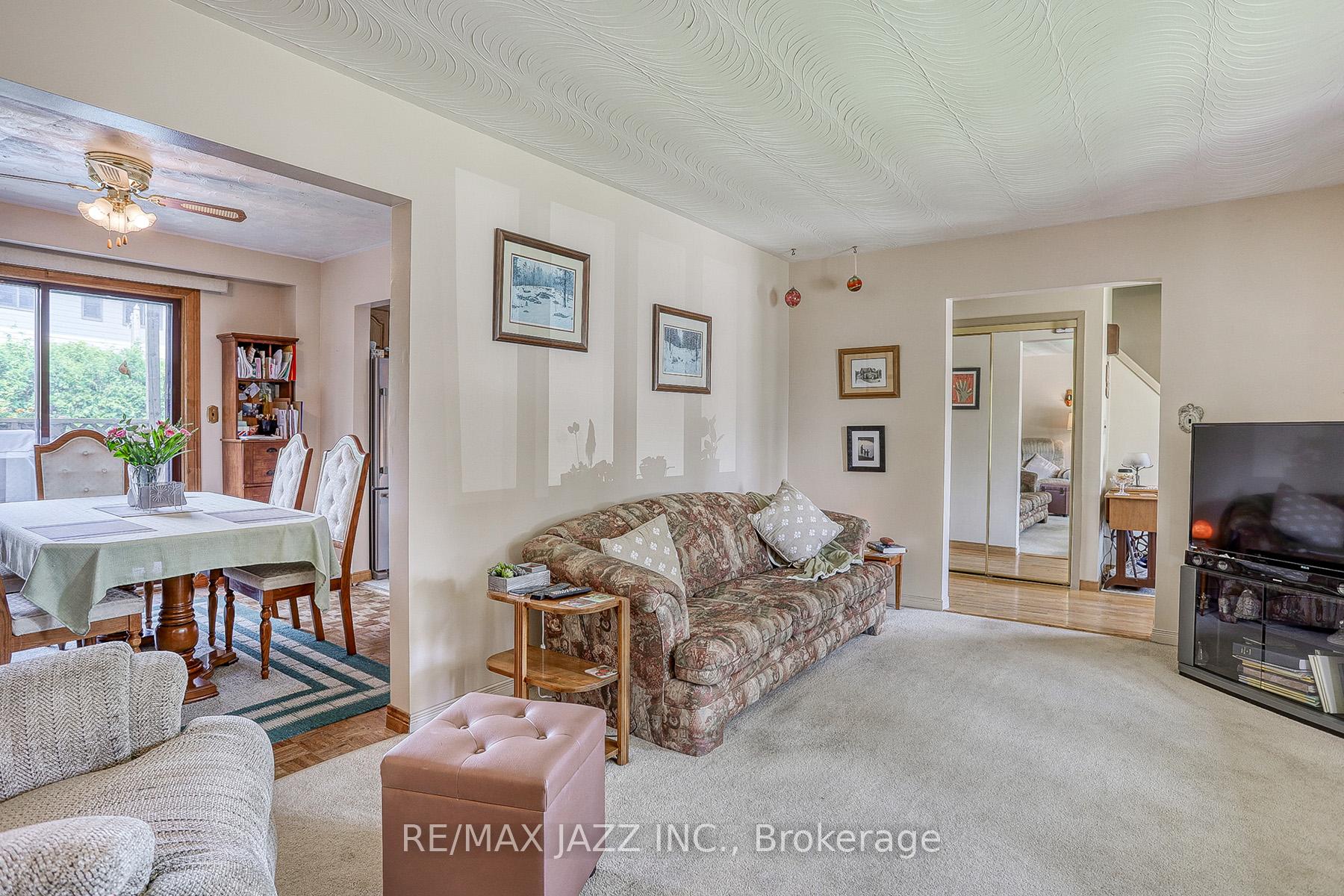 Photo 5 of 3 Strike Avenue, Clarington, Bowmanville — HOMEH