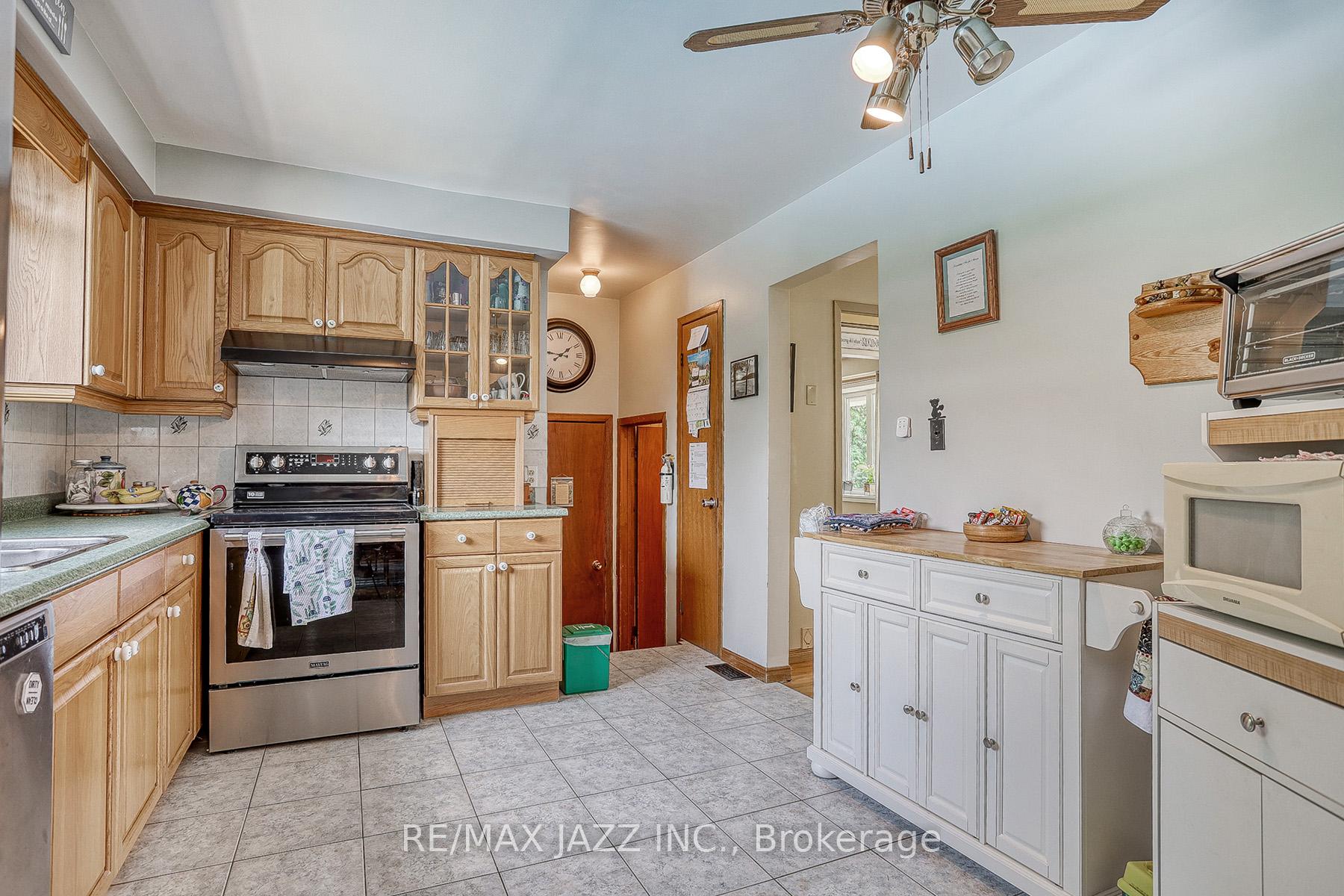 Photo 11 of 3 Strike Avenue, Clarington, Bowmanville — HOMEH