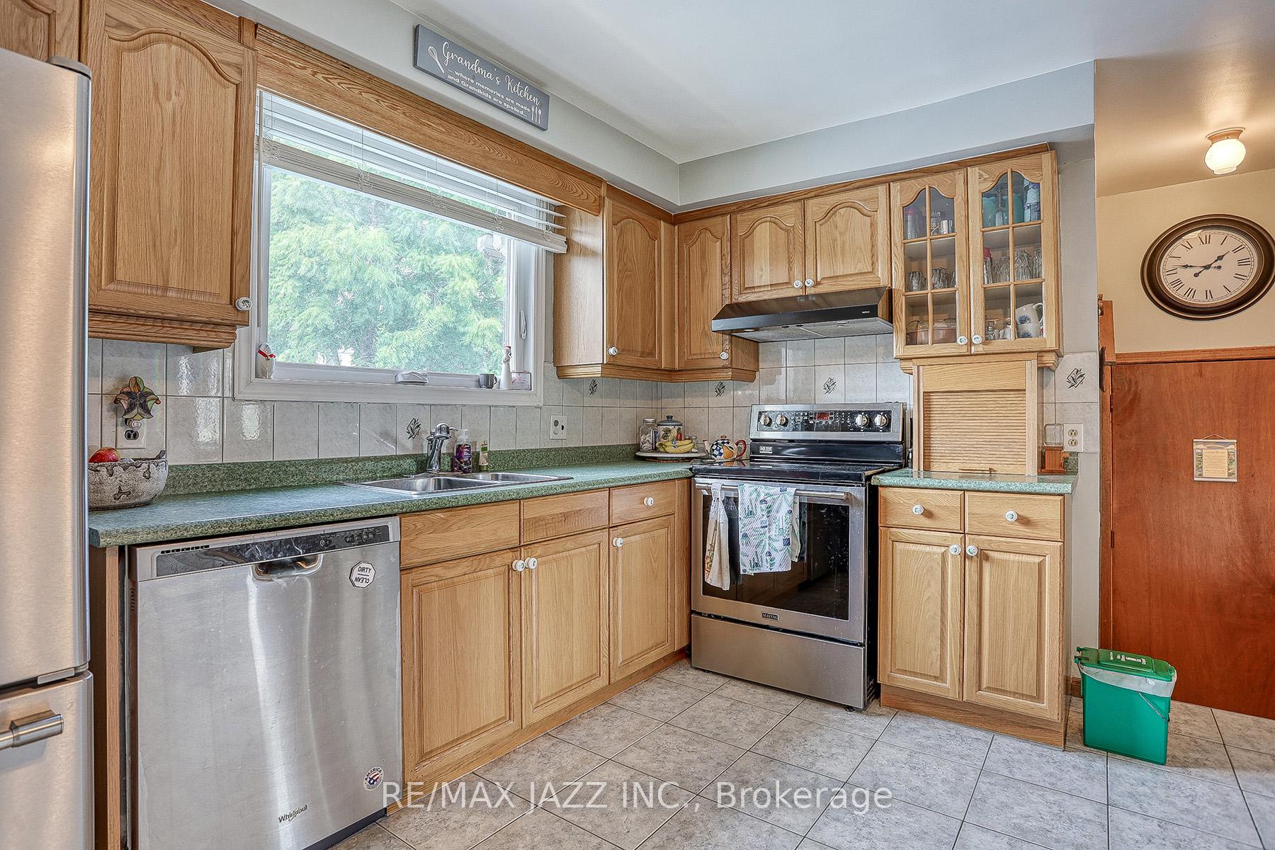 Photo 18 of 3 Strike Avenue, Clarington, Bowmanville — HOMEH