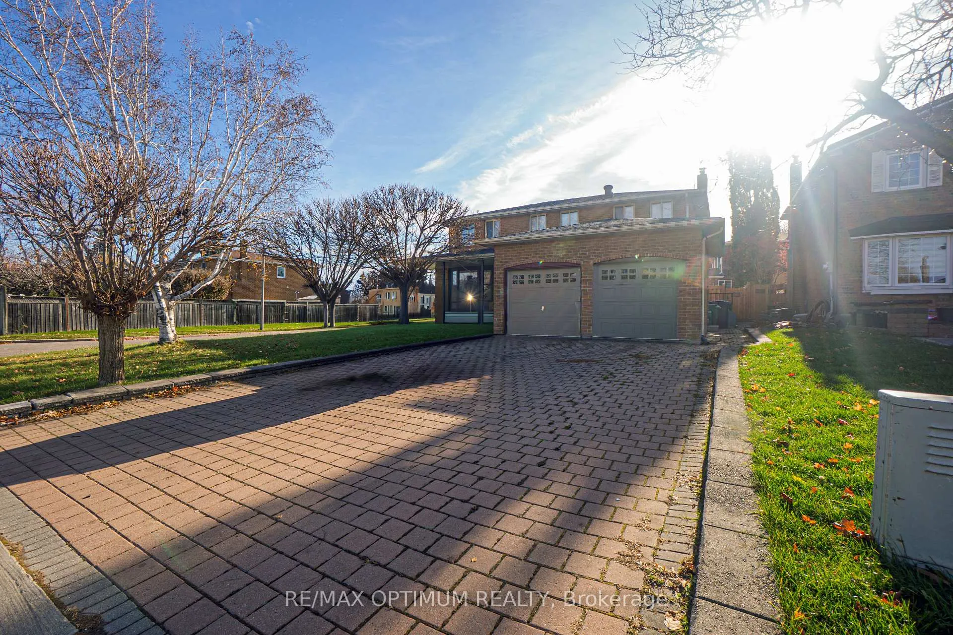 Photo 5 of 10 Braidwood Lake Road, Brampton, Heart Lake West — HOMEH
