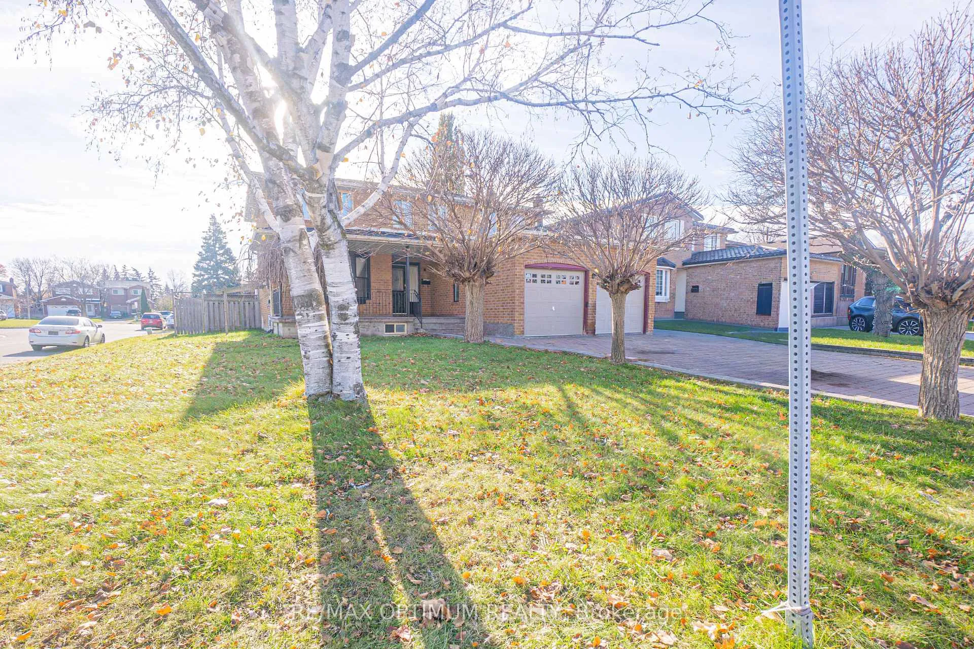 Photo 11 of 10 Braidwood Lake Road, Brampton, Heart Lake West — HOMEH