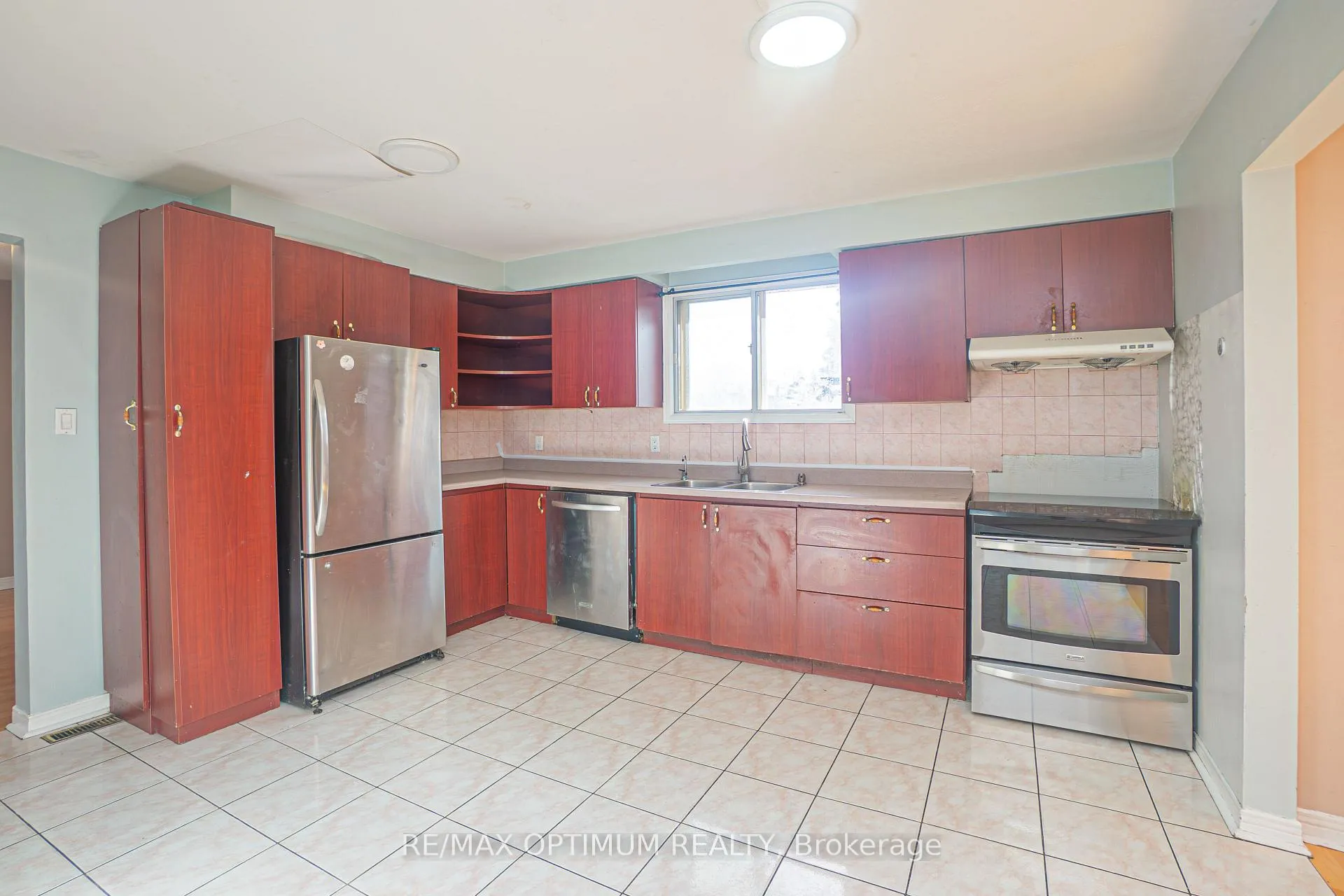 Photo 25 of 10 Braidwood Lake Road, Brampton, Heart Lake West — HOMEH