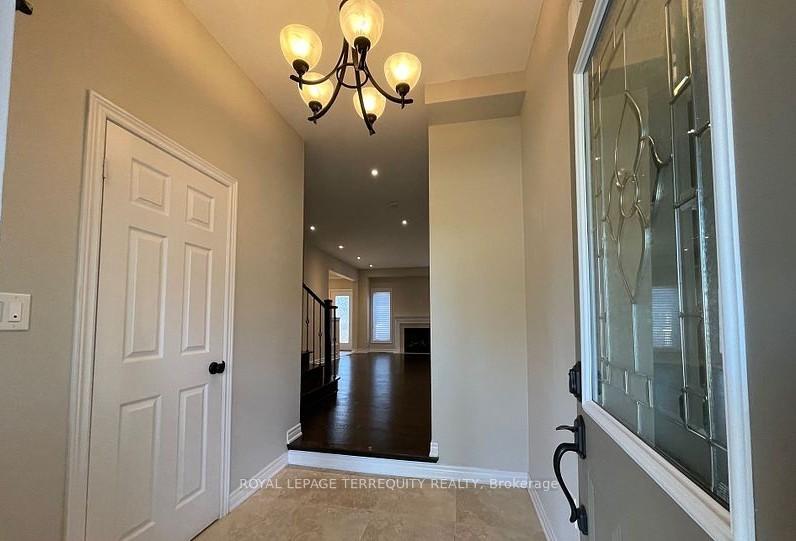 Photo 3 of 4605 Keystone Crescent, Burlington, Alton — HOMEH