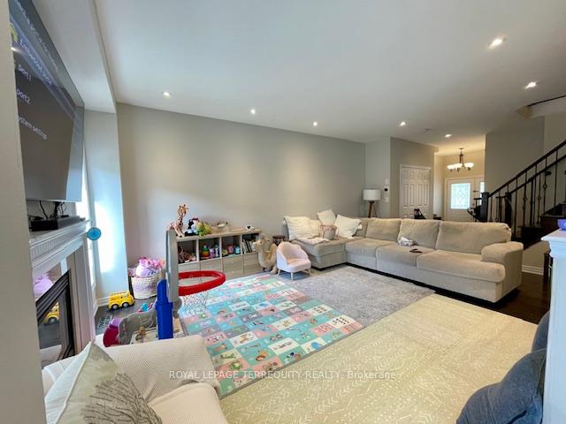 Photo 8 of 4605 Keystone Crescent, Burlington, Alton — HOMEH