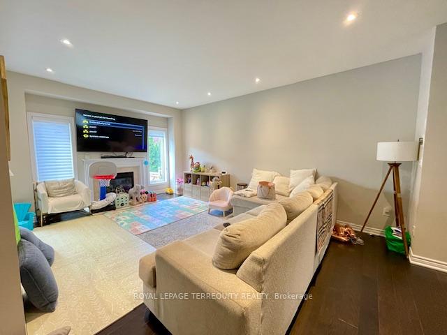 Photo 11 of 4605 Keystone Crescent, Burlington, Alton — HOMEH