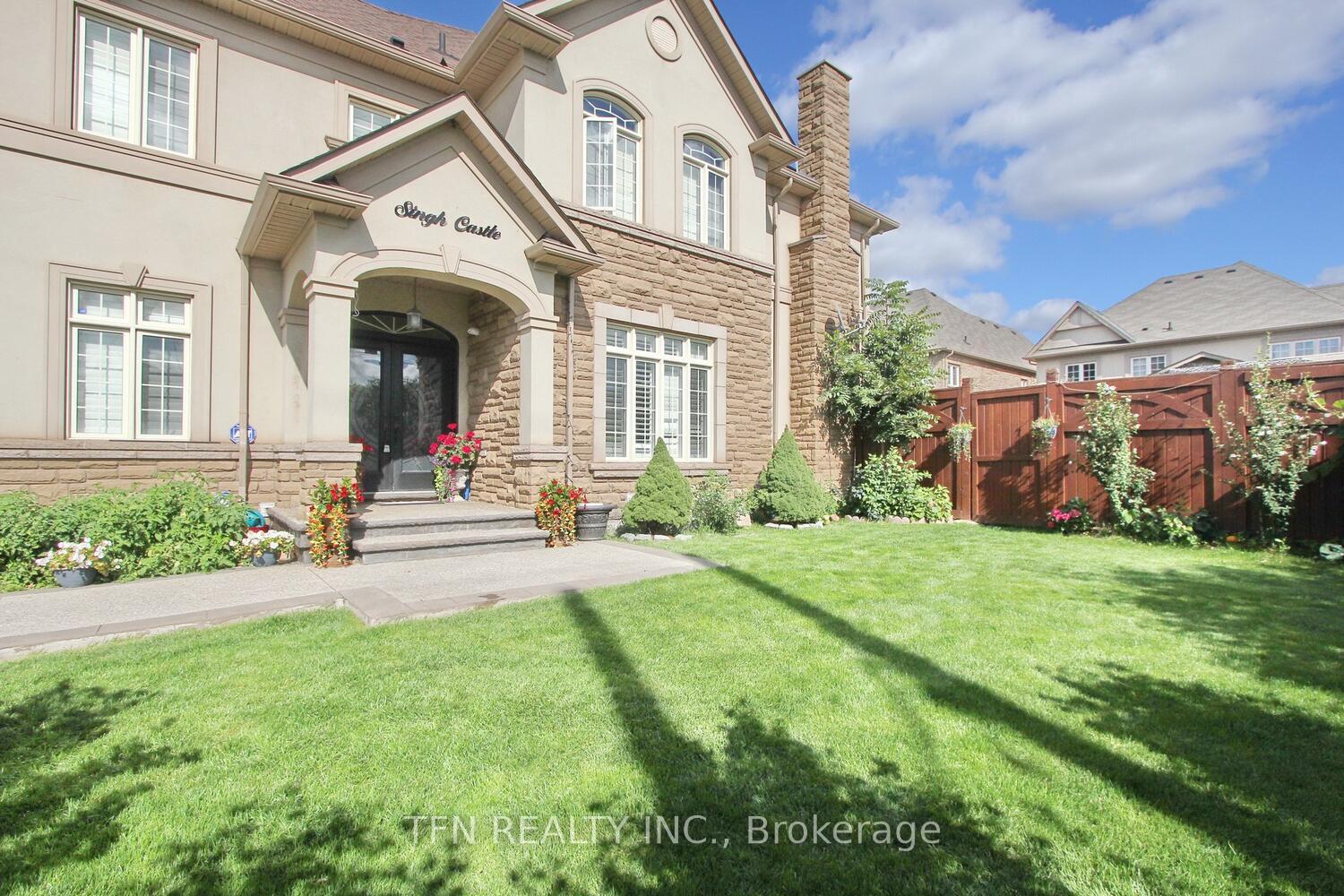 Photo 5 of 1 Beacon Hill Drive, Brampton, Credit Valley — HOMEH
