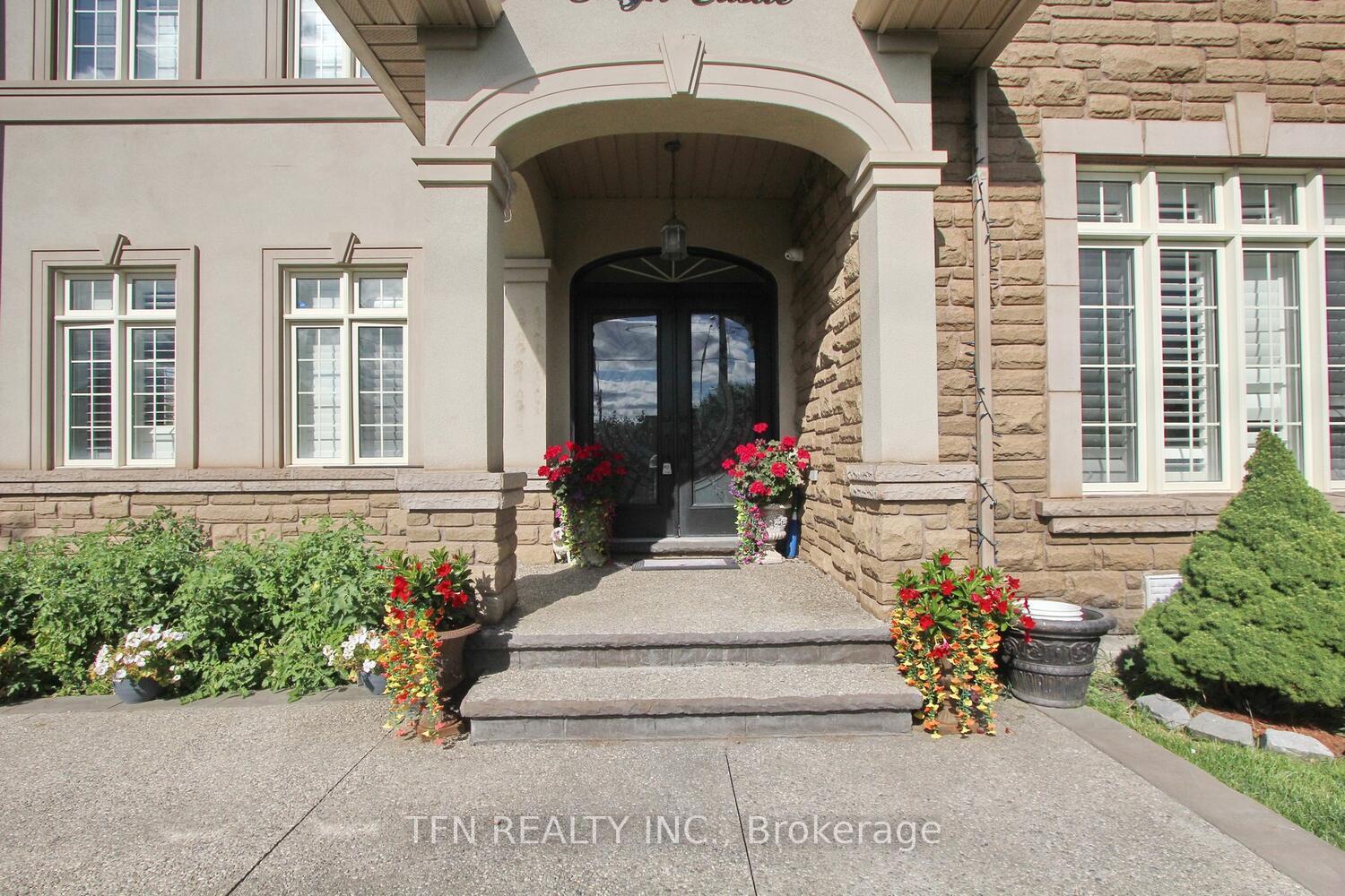 Photo 7 of 1 Beacon Hill Drive, Brampton, Credit Valley — HOMEH