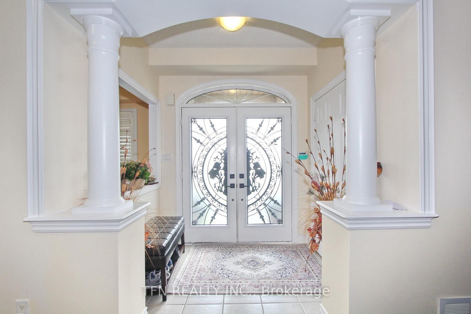 Photo 9 of 1 Beacon Hill Drive, Brampton, Credit Valley — HOMEH