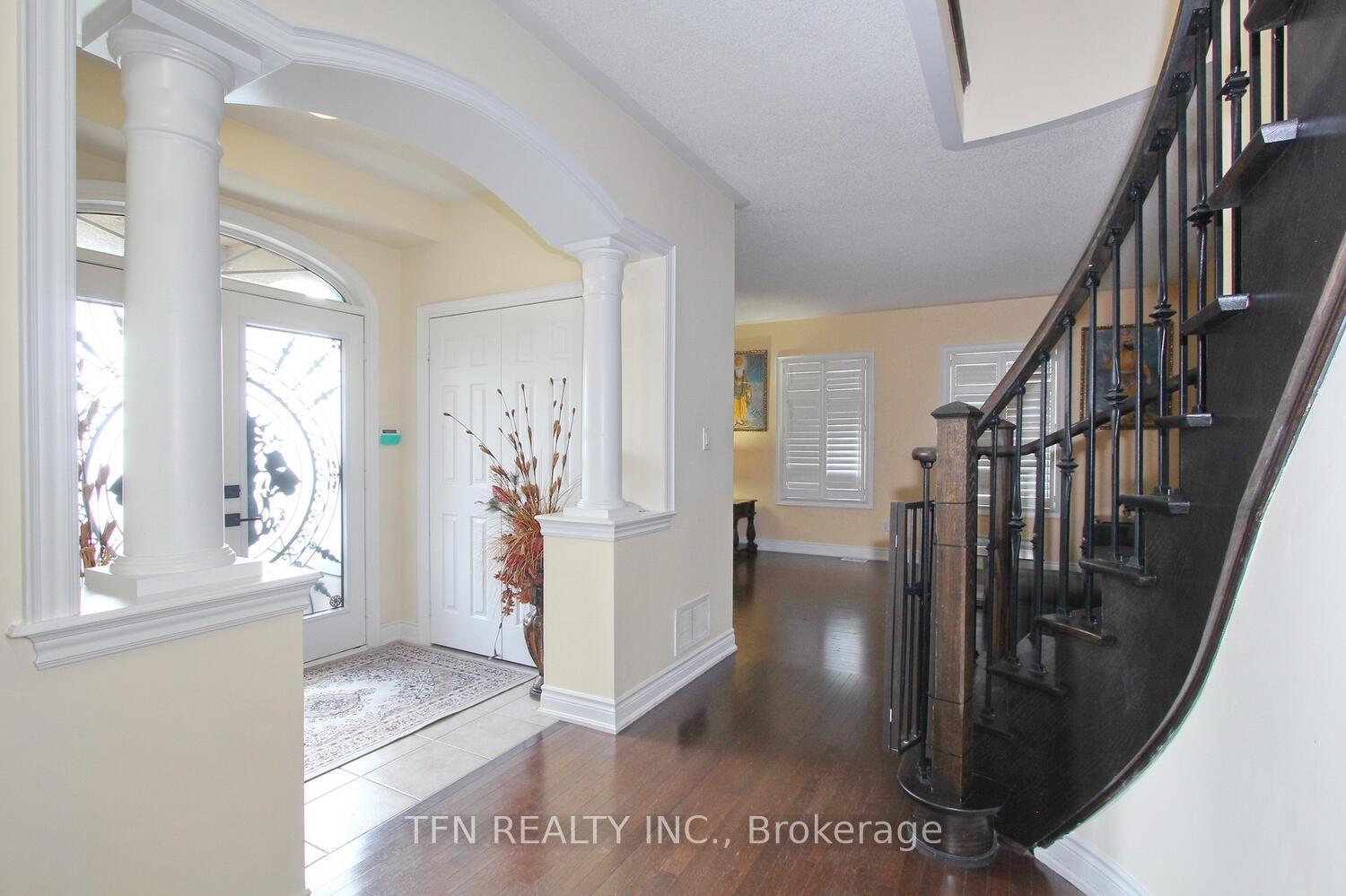 Photo 10 of 1 Beacon Hill Drive, Brampton, Credit Valley — HOMEH