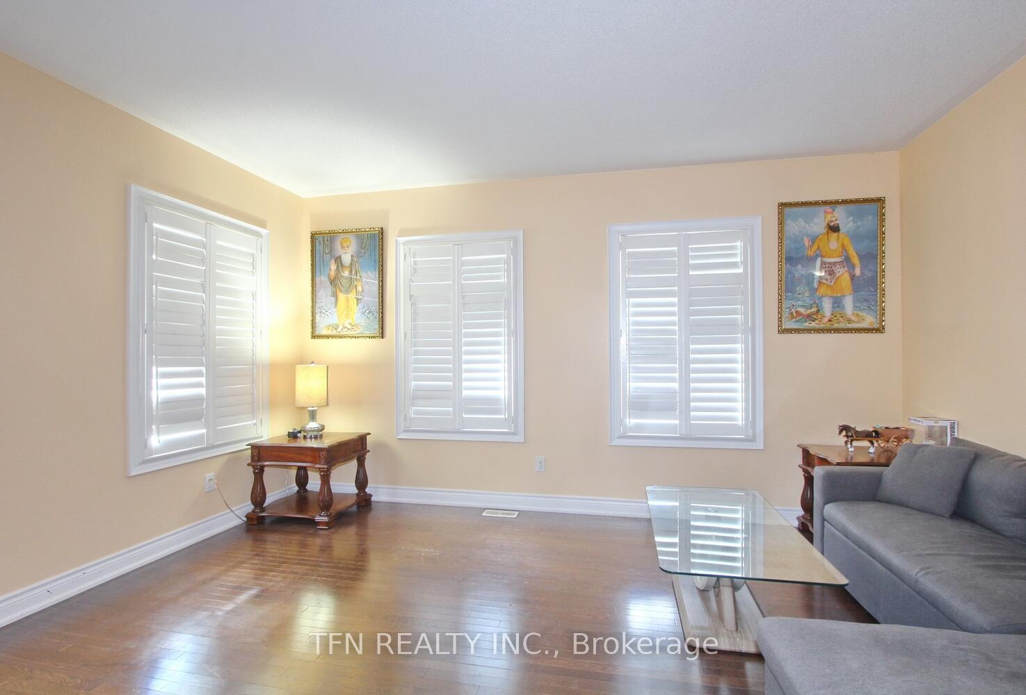 Photo 11 of 1 Beacon Hill Drive, Brampton, Credit Valley — HOMEH