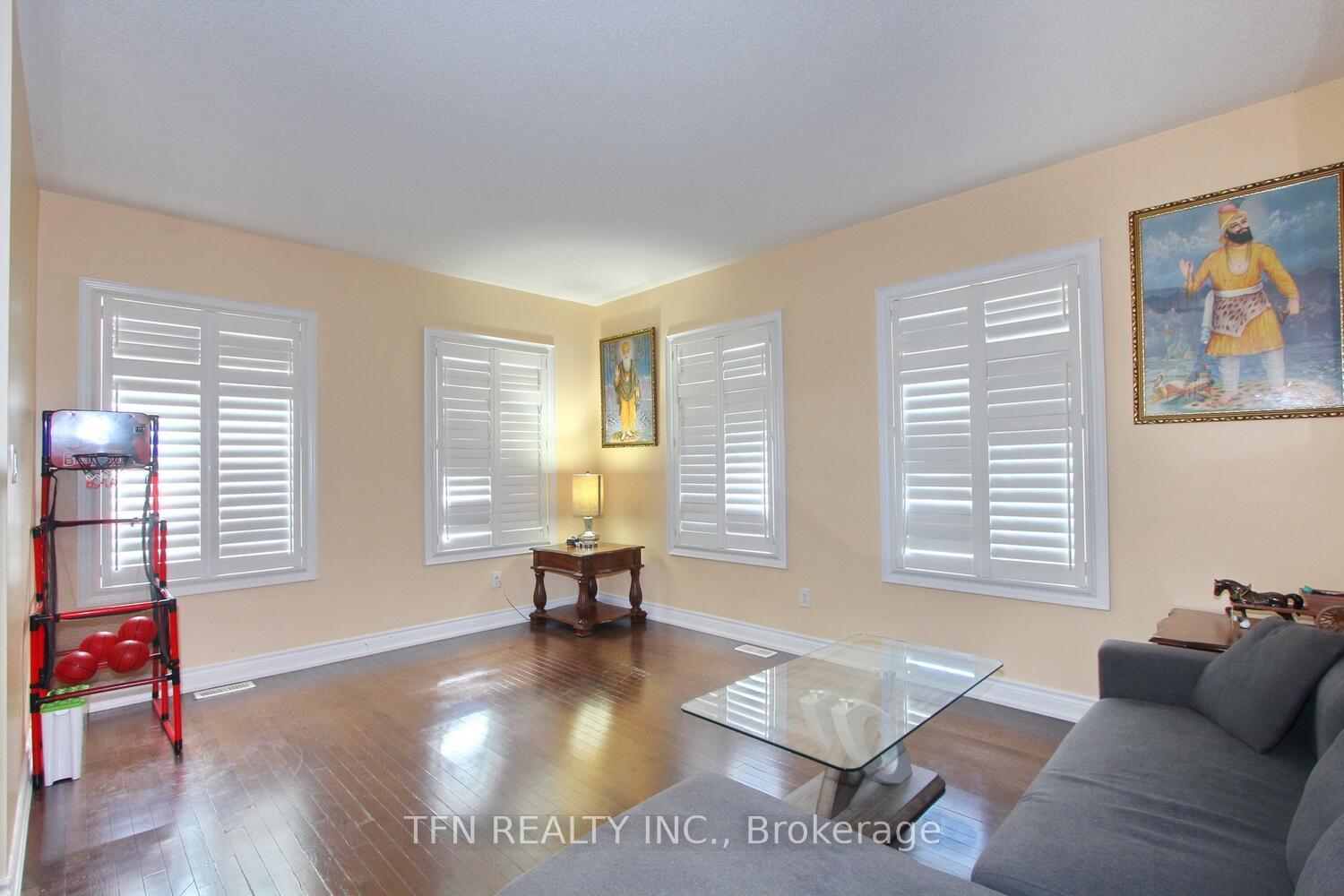 Photo 12 of 1 Beacon Hill Drive, Brampton, Credit Valley — HOMEH