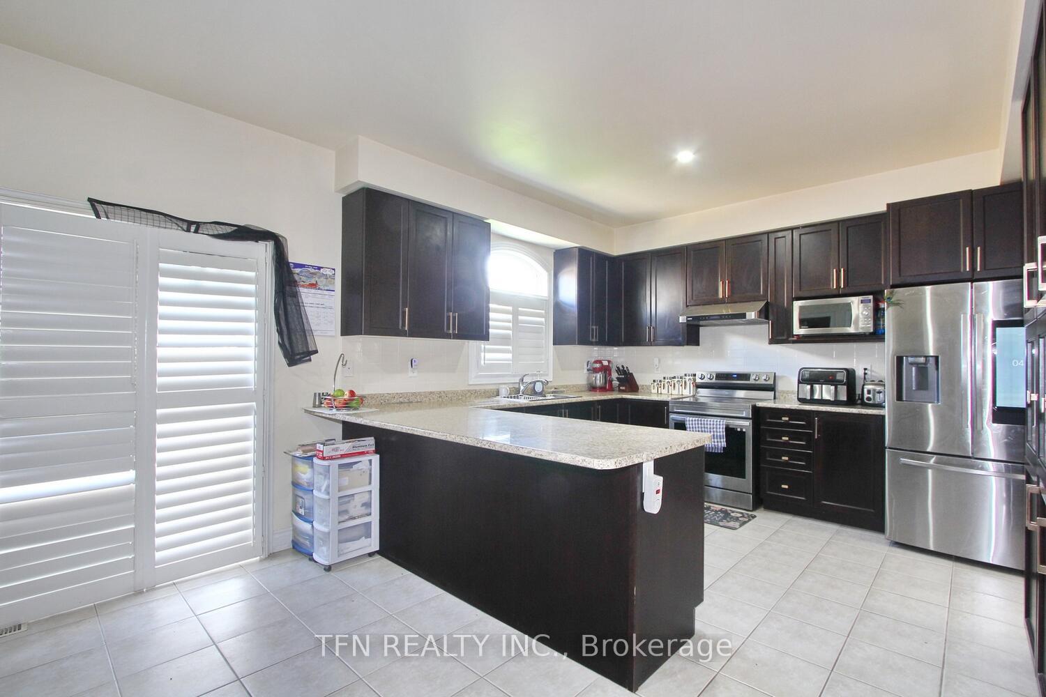 Photo 19 of 1 Beacon Hill Drive, Brampton, Credit Valley — HOMEH