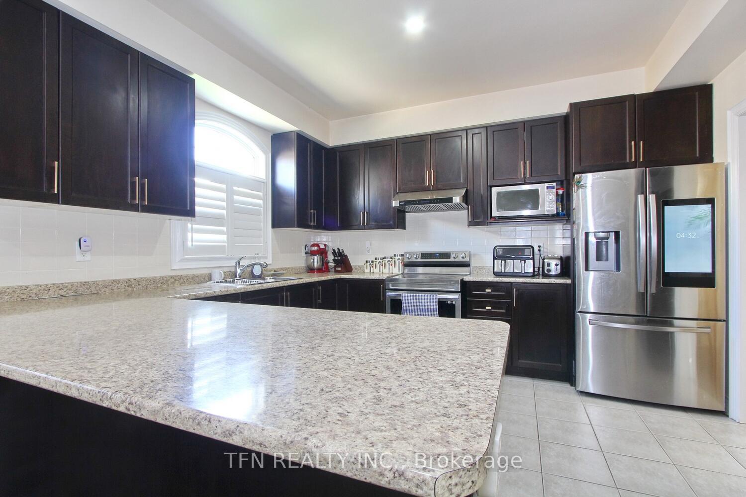 Photo 20 of 1 Beacon Hill Drive, Brampton, Credit Valley — HOMEH