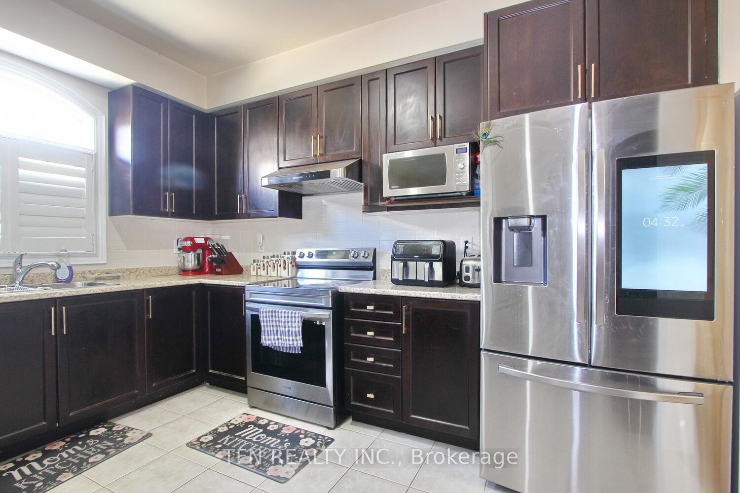 Photo 21 of 1 Beacon Hill Drive, Brampton, Credit Valley — HOMEH