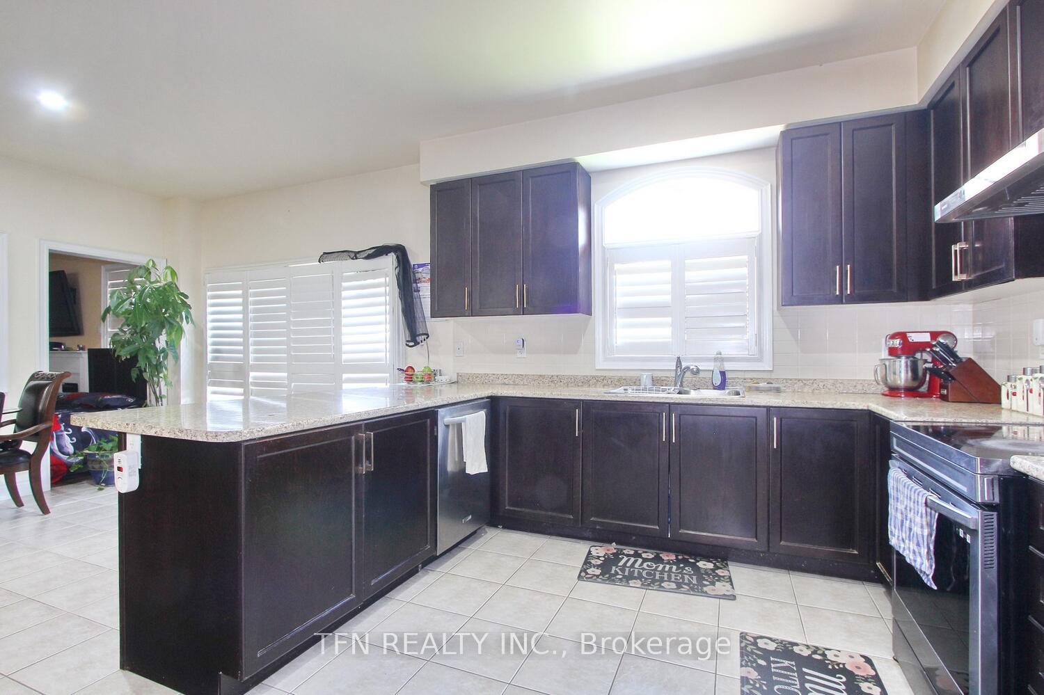Photo 22 of 1 Beacon Hill Drive, Brampton, Credit Valley — HOMEH