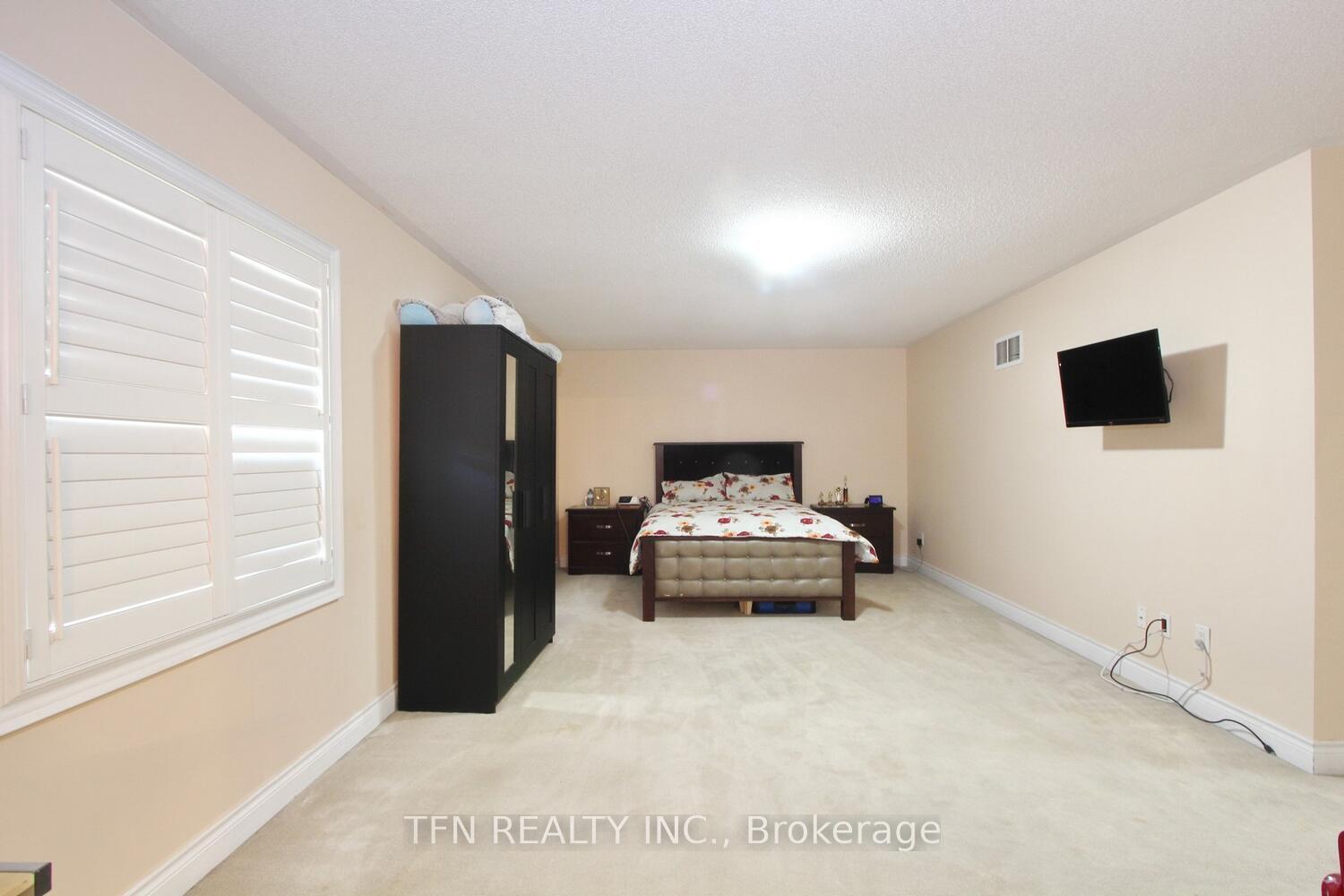 Photo 29 of 1 Beacon Hill Drive, Brampton, Credit Valley — HOMEH