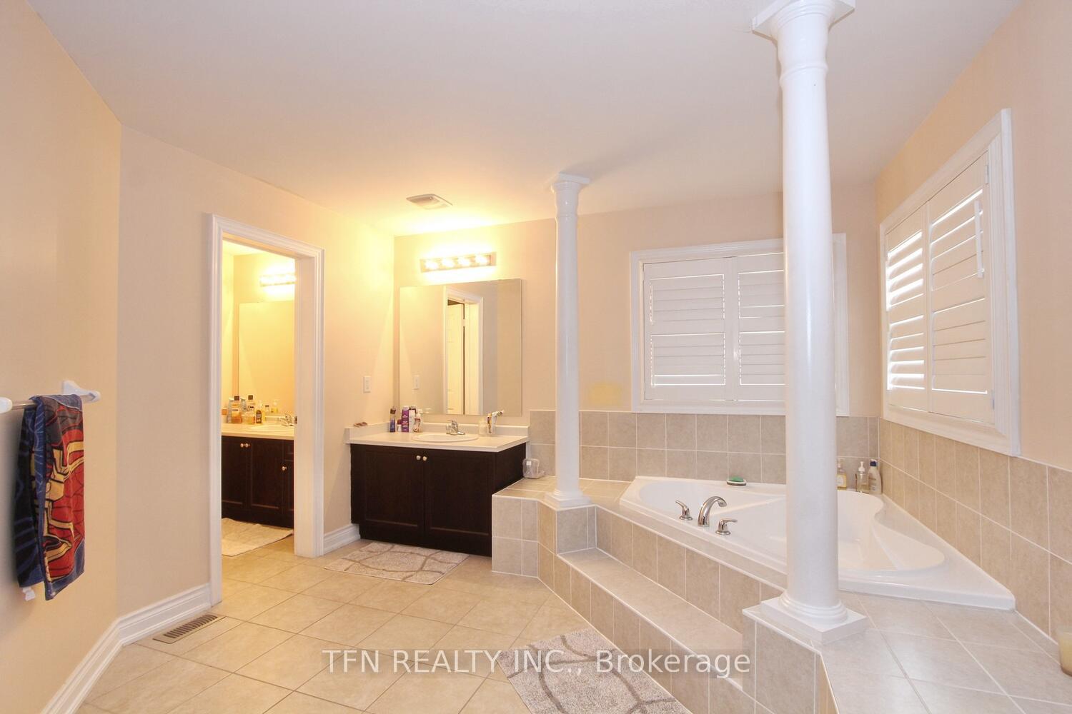 Photo 32 of 1 Beacon Hill Drive, Brampton, Credit Valley — HOMEH
