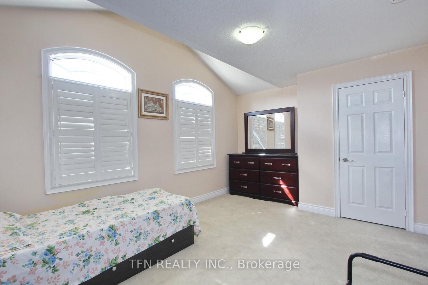 Photo 38 of 1 Beacon Hill Drive, Brampton, Credit Valley — HOMEH