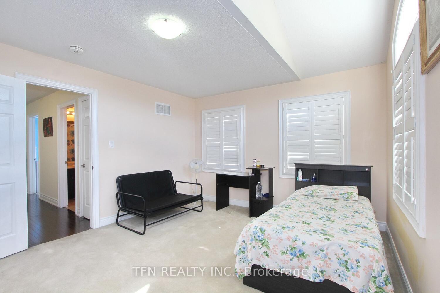 Photo 40 of 1 Beacon Hill Drive, Brampton, Credit Valley — HOMEH