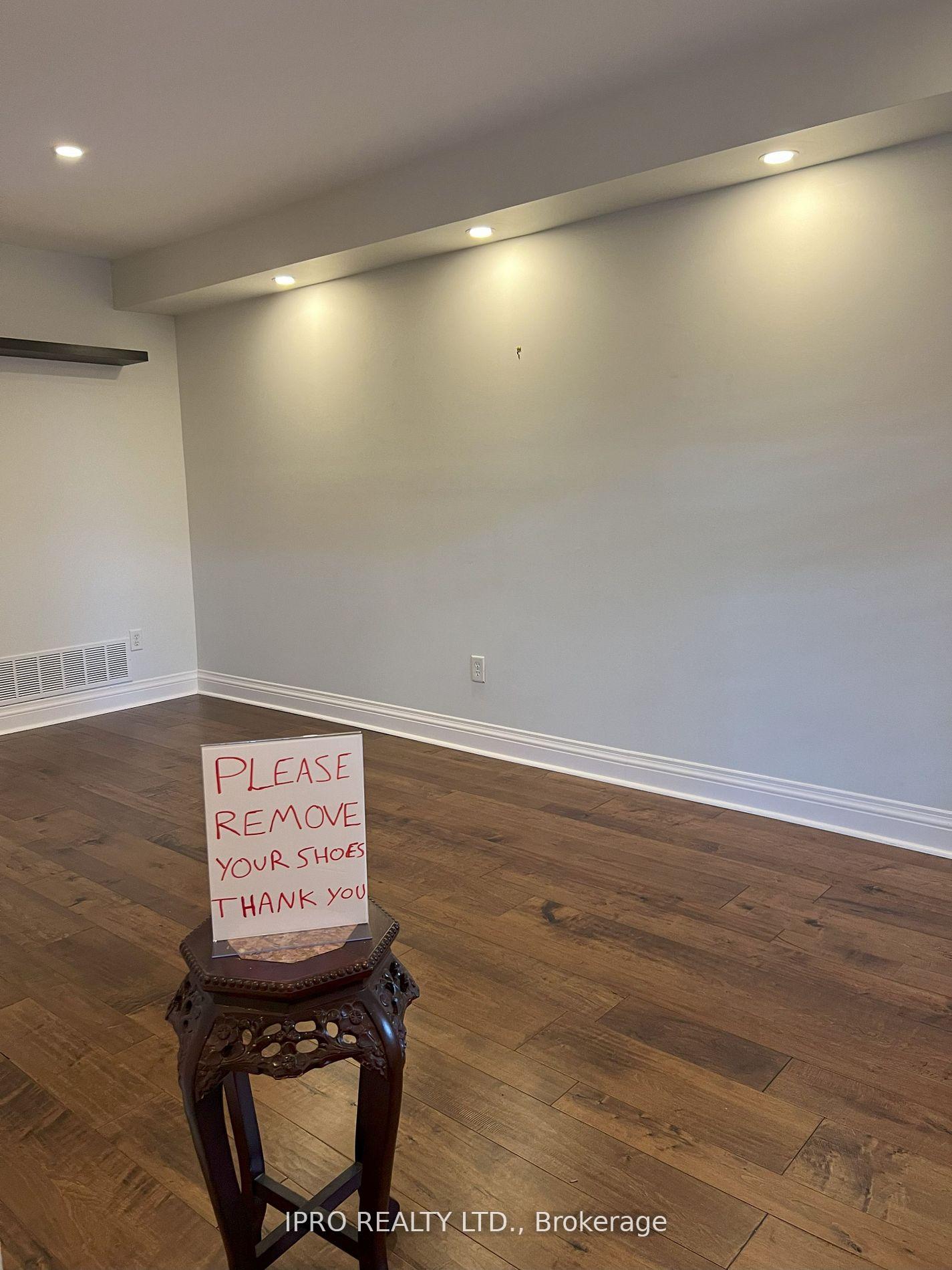 Photo 2 of 630 Julia Avenue, Burlington, Appleby — HOMEH